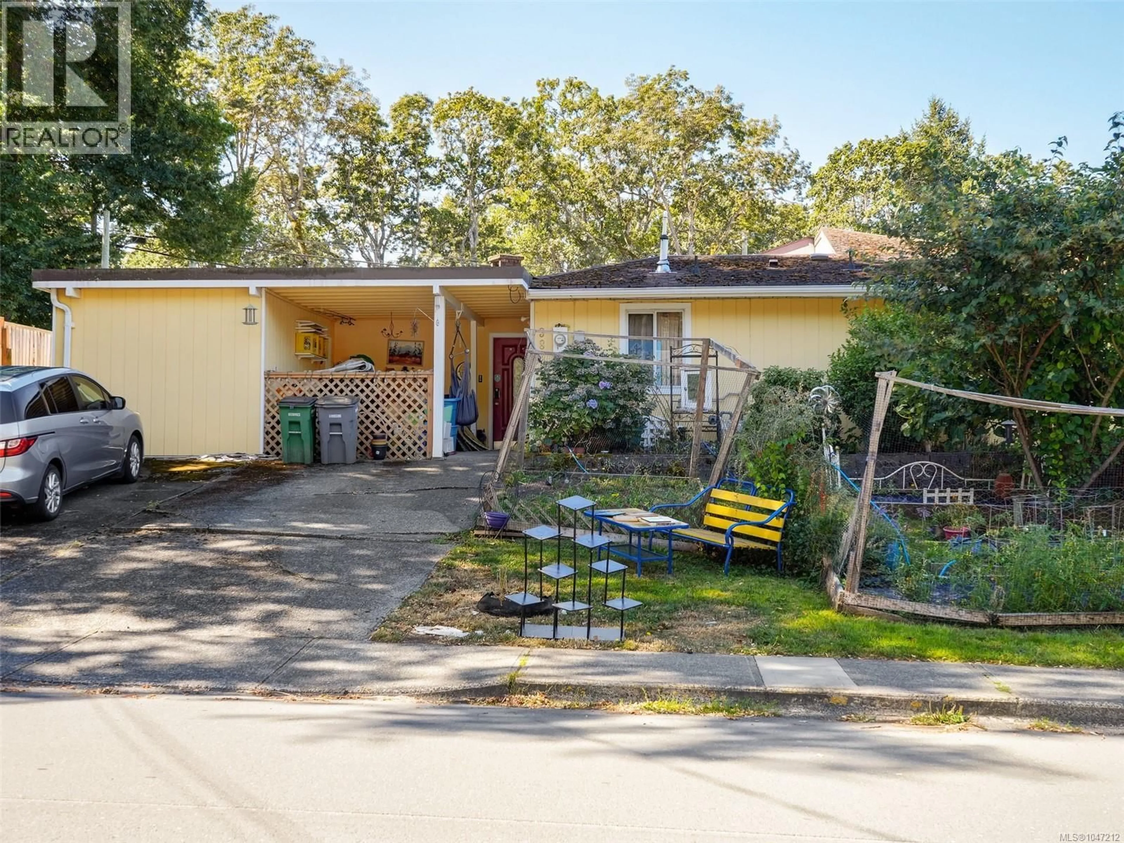 A pic from outside/outdoor area/front of a property/back of a property/a pic from drone, street for 3890 BRAEFOOT ROAD, Saanich British Columbia V8P3T2