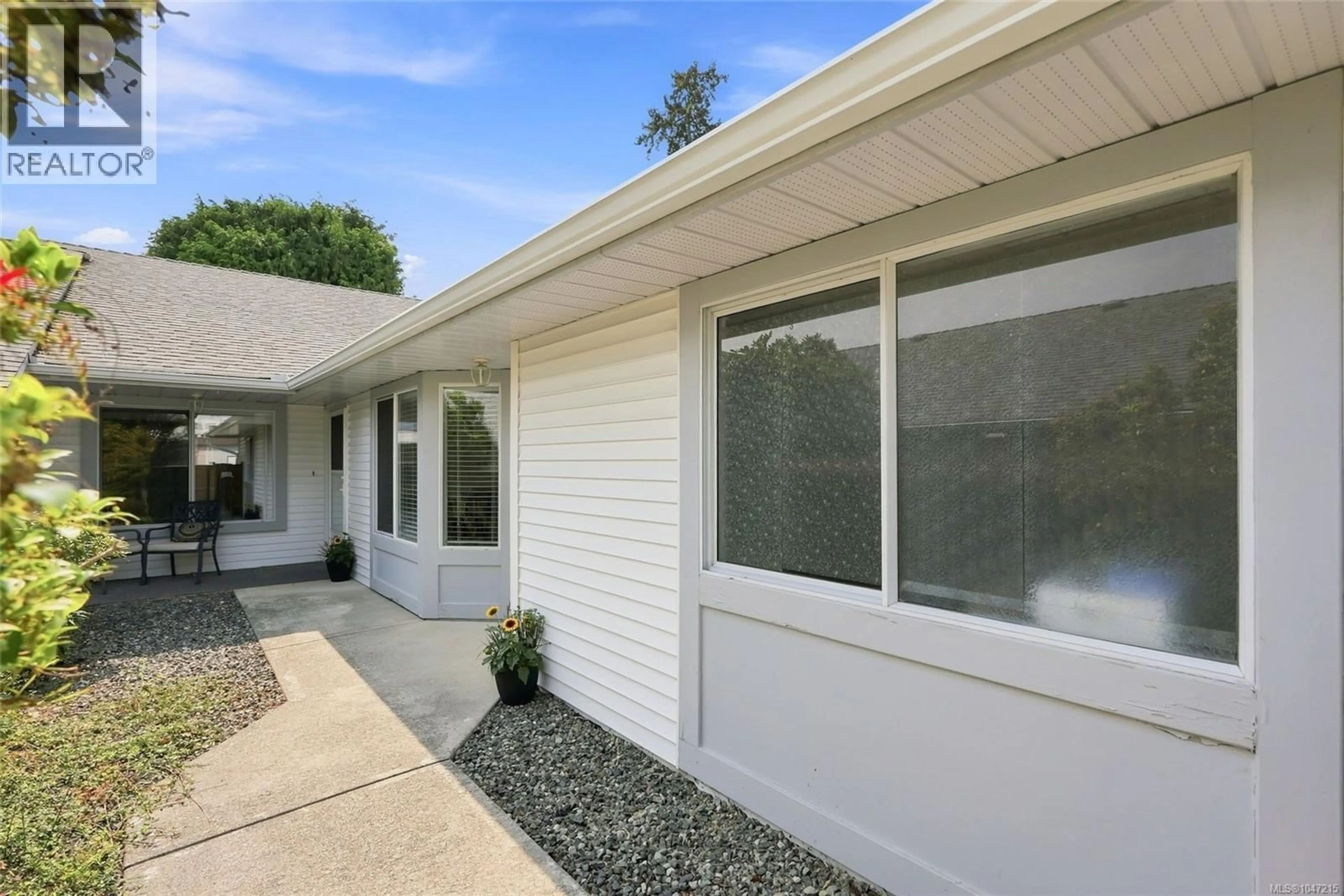 Home with vinyl exterior material, street for 7 - 144 FOURTH AVENUE EAST, Qualicum Beach British Columbia V9K1N6