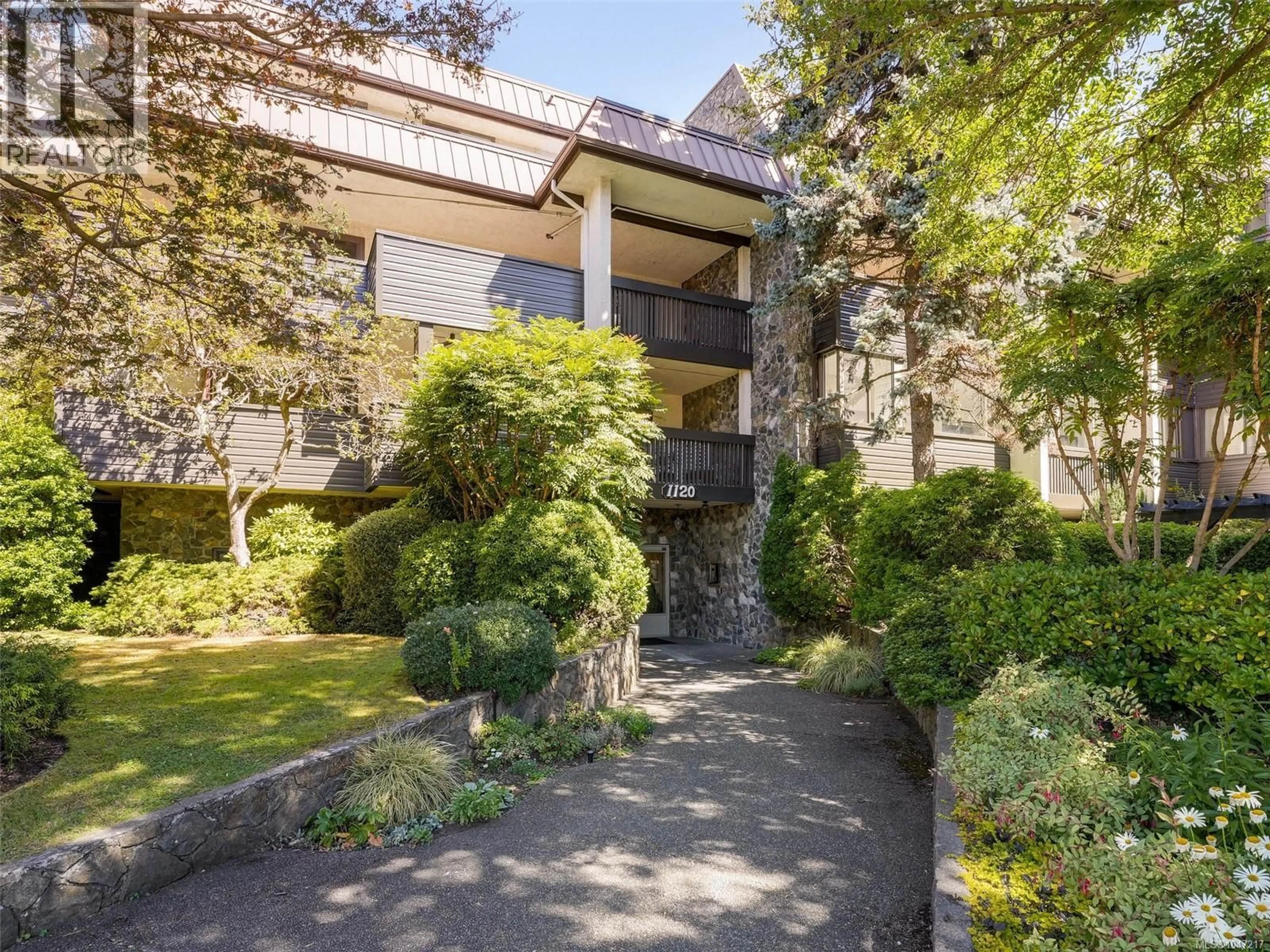 Unknown for 203 - 1120 FAIRFIELD ROAD, Victoria British Columbia V8V3A7