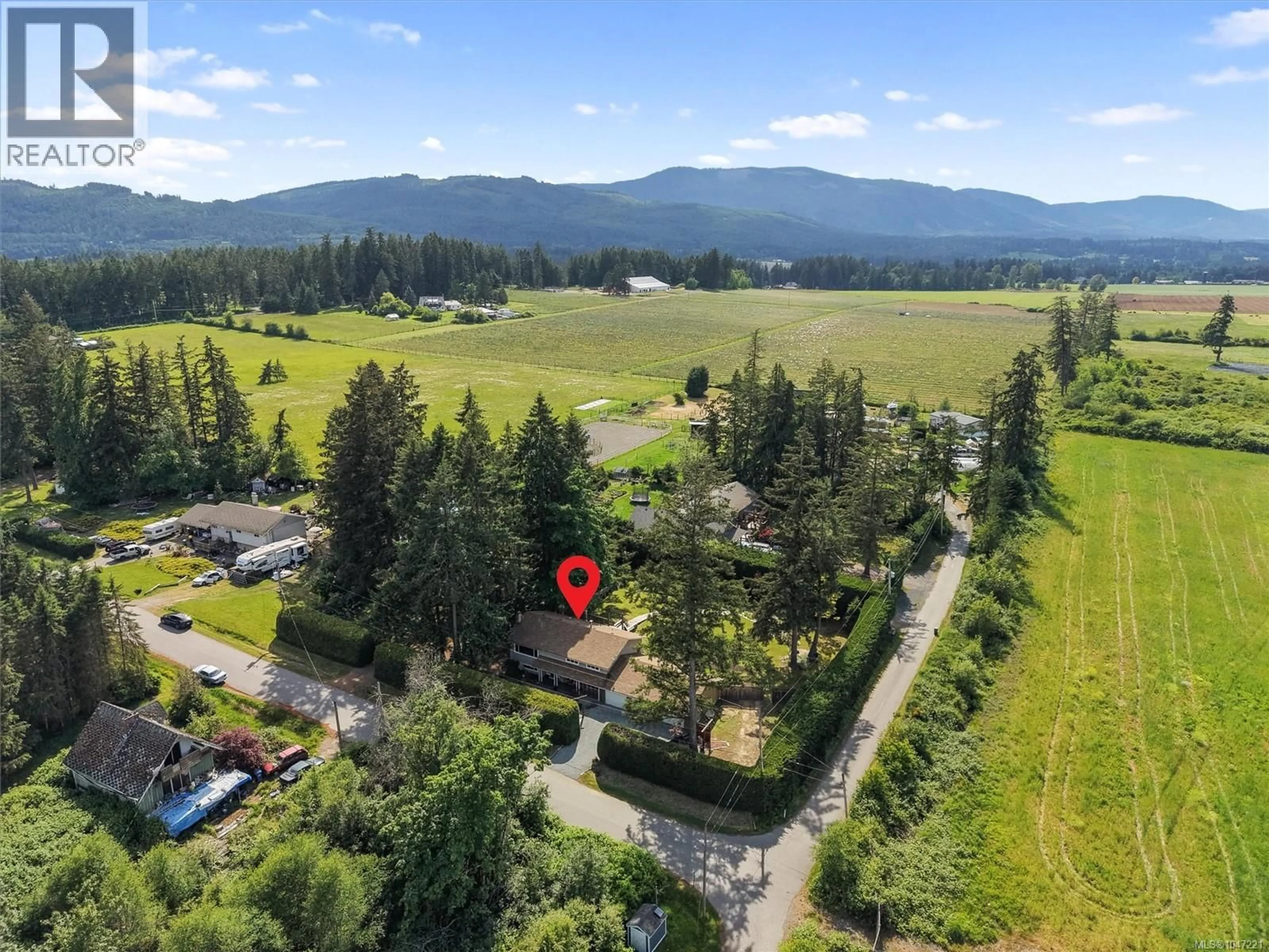 A pic from outside/outdoor area/front of a property/back of a property/a pic from drone, mountain view for 4550 WEBER ROAD, Duncan British Columbia V9L6M2