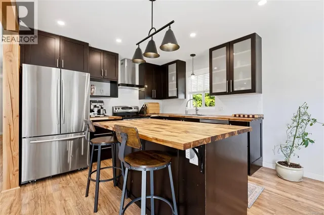 1704 HOLLY CRESCENT, Ucluelet 2