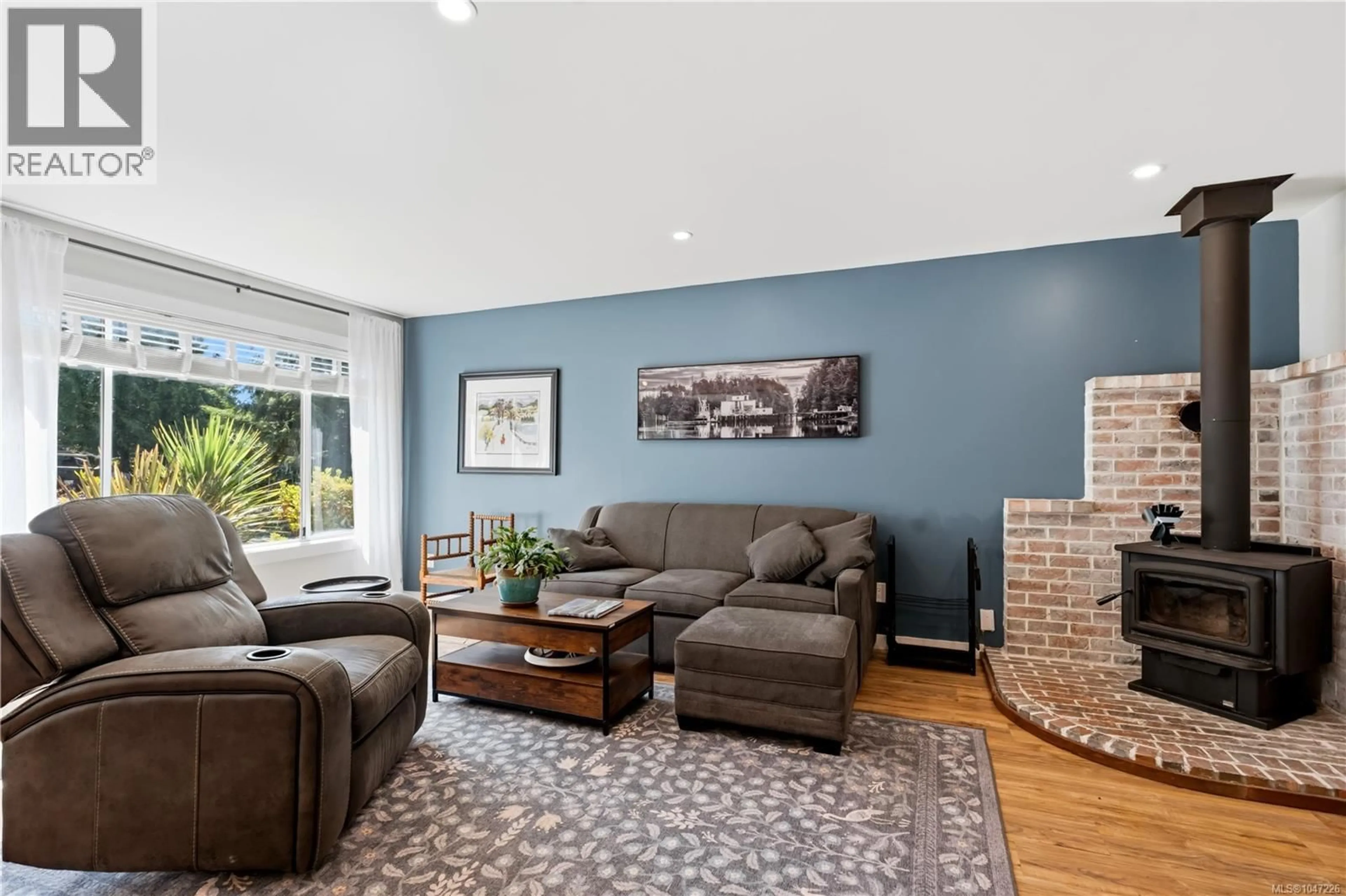 Living room with furniture, unknown for 1704 HOLLY CRESCENT, Ucluelet British Columbia V0R3A0