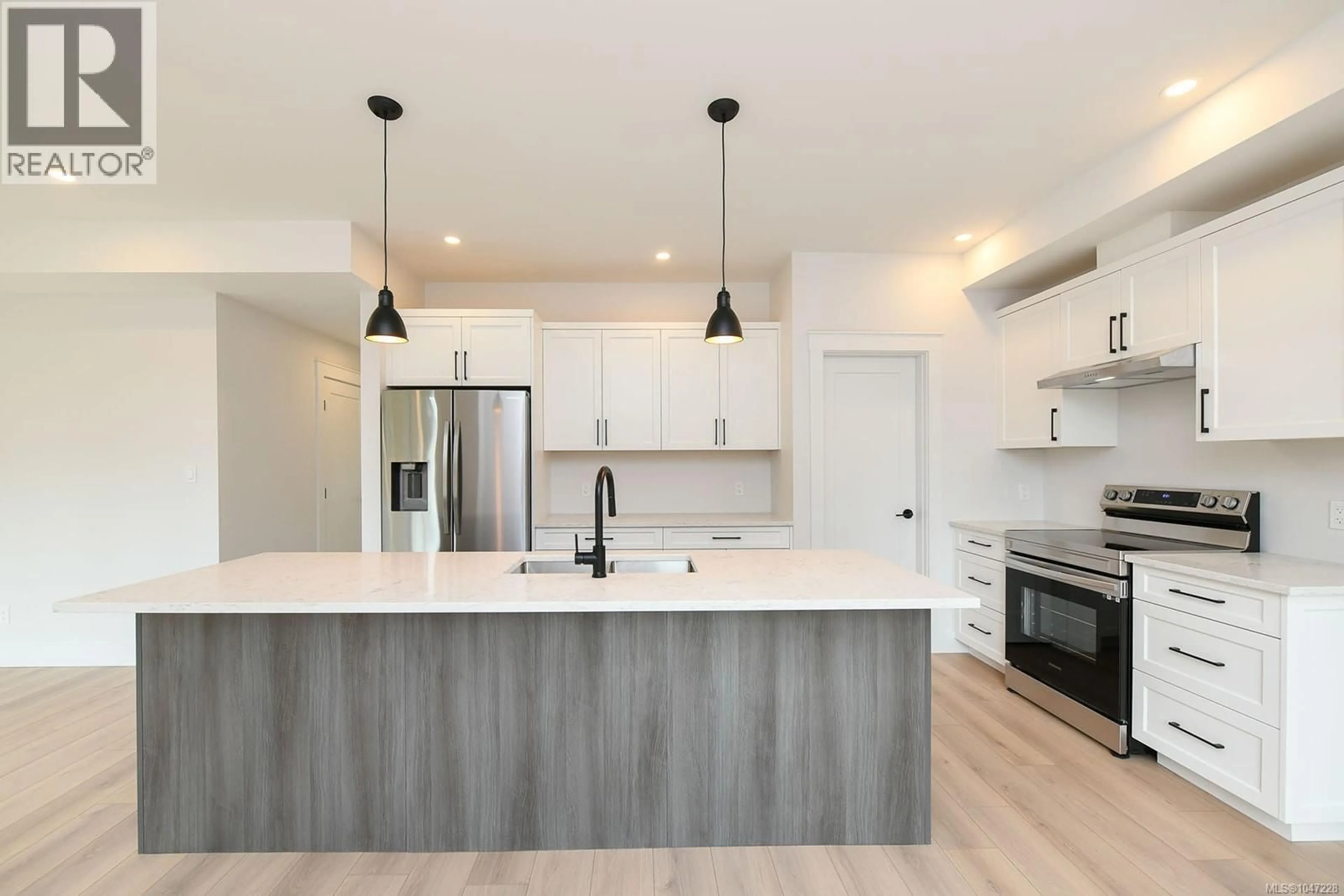 Open concept kitchen, wood/laminate floor for 1 - 1090 EVERGREEN ROAD, Campbell River British Columbia V9W3R9