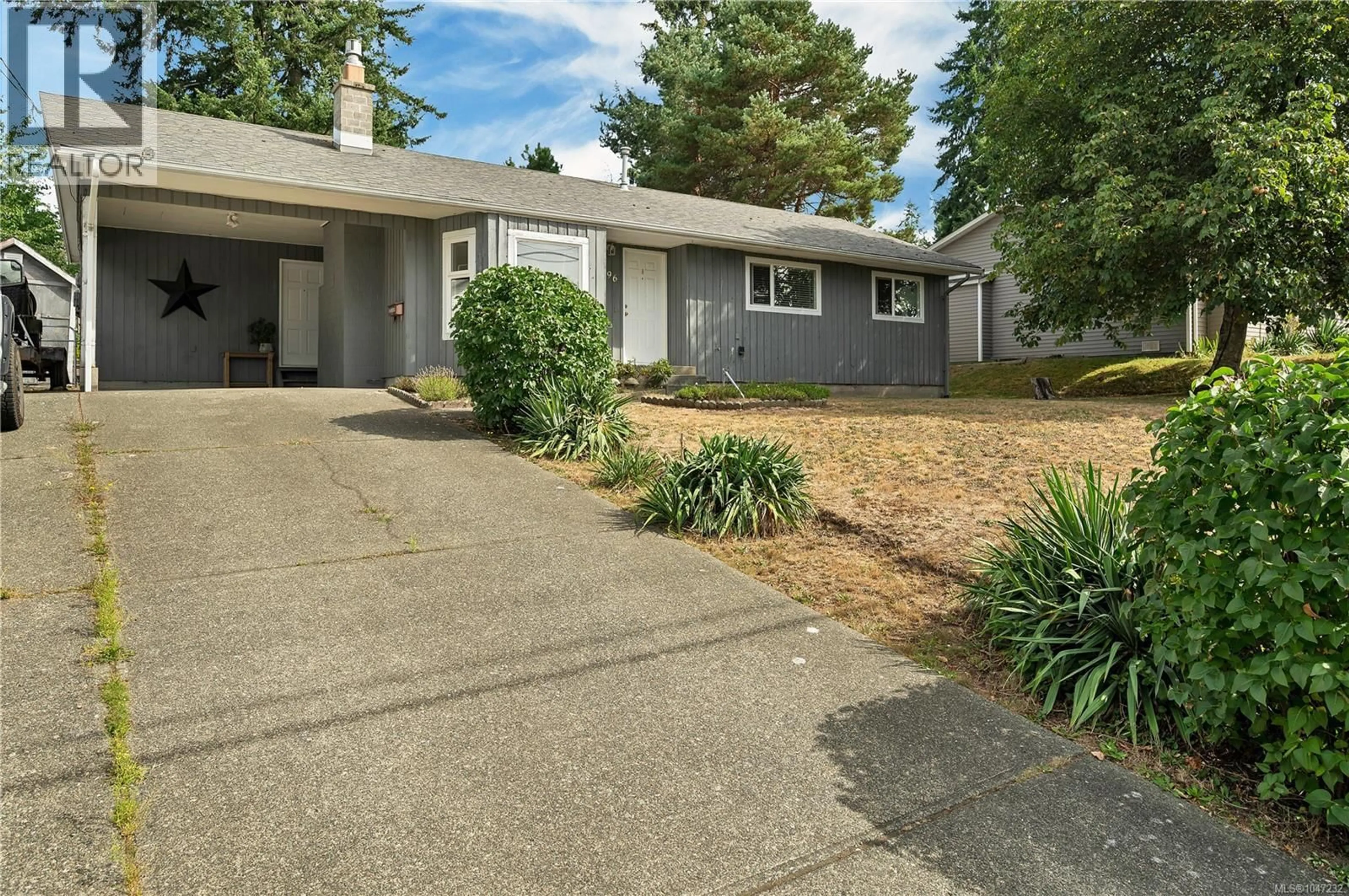 Home with vinyl exterior material, street for 696 SHELLBOURNE BOULEVARD, Campbell River British Columbia V9W5H1
