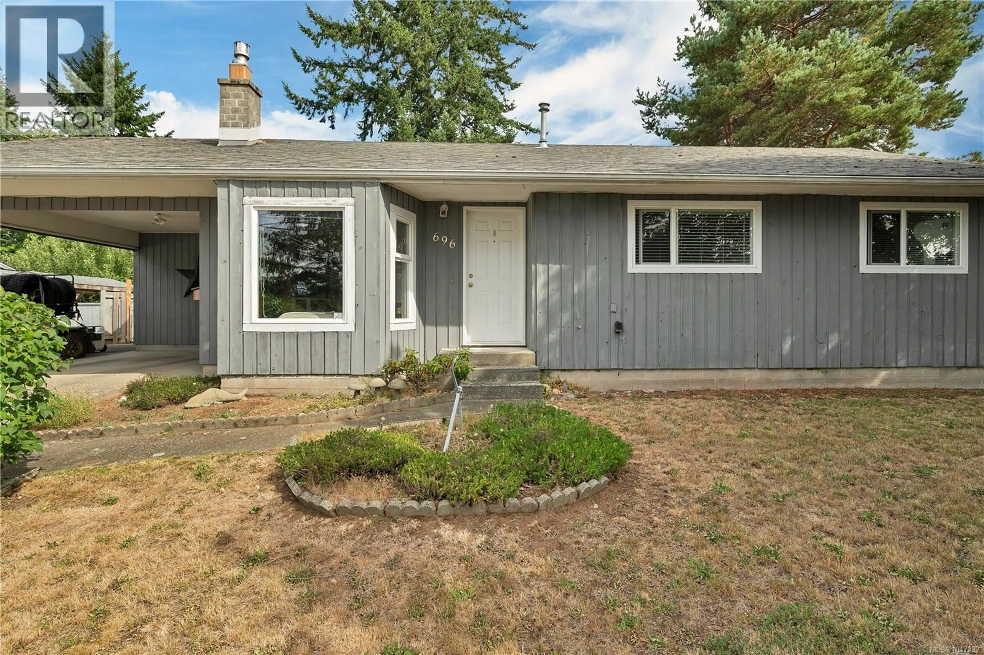 Home with vinyl exterior material, street for 696 SHELLBOURNE BOULEVARD, Campbell River British Columbia V9W5H1