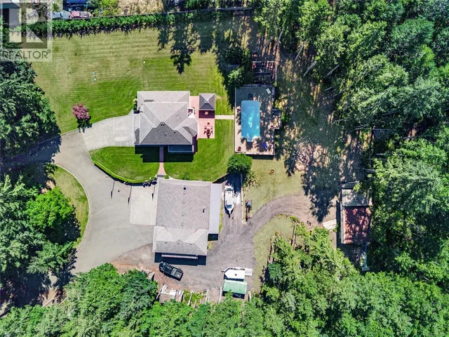 2042 STEVEDOR ROAD, Courtenay 5
