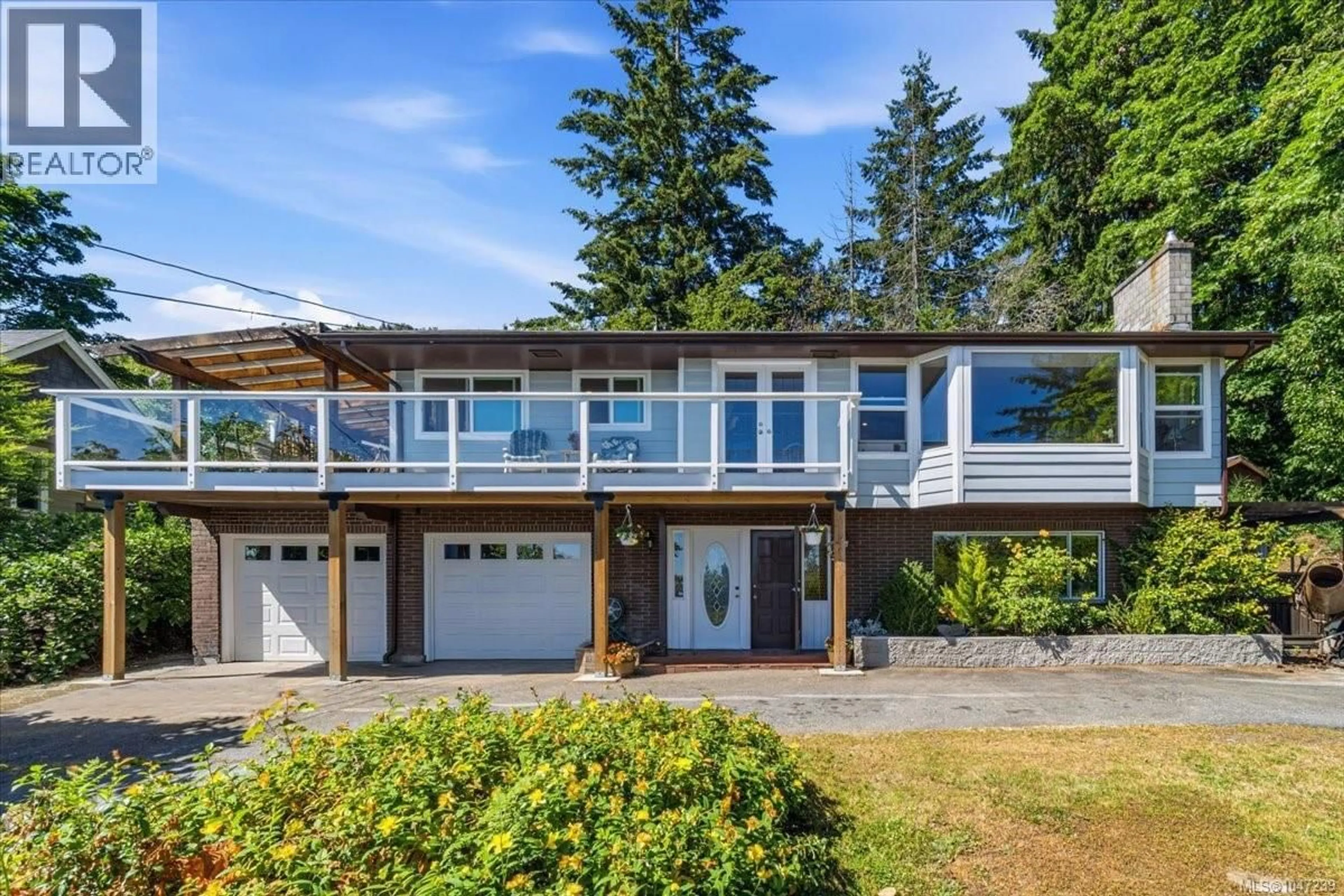 Home with vinyl exterior material, water/lake/river/ocean view for 422 BATTIE DRIVE, Ladysmith British Columbia V9G1V4
