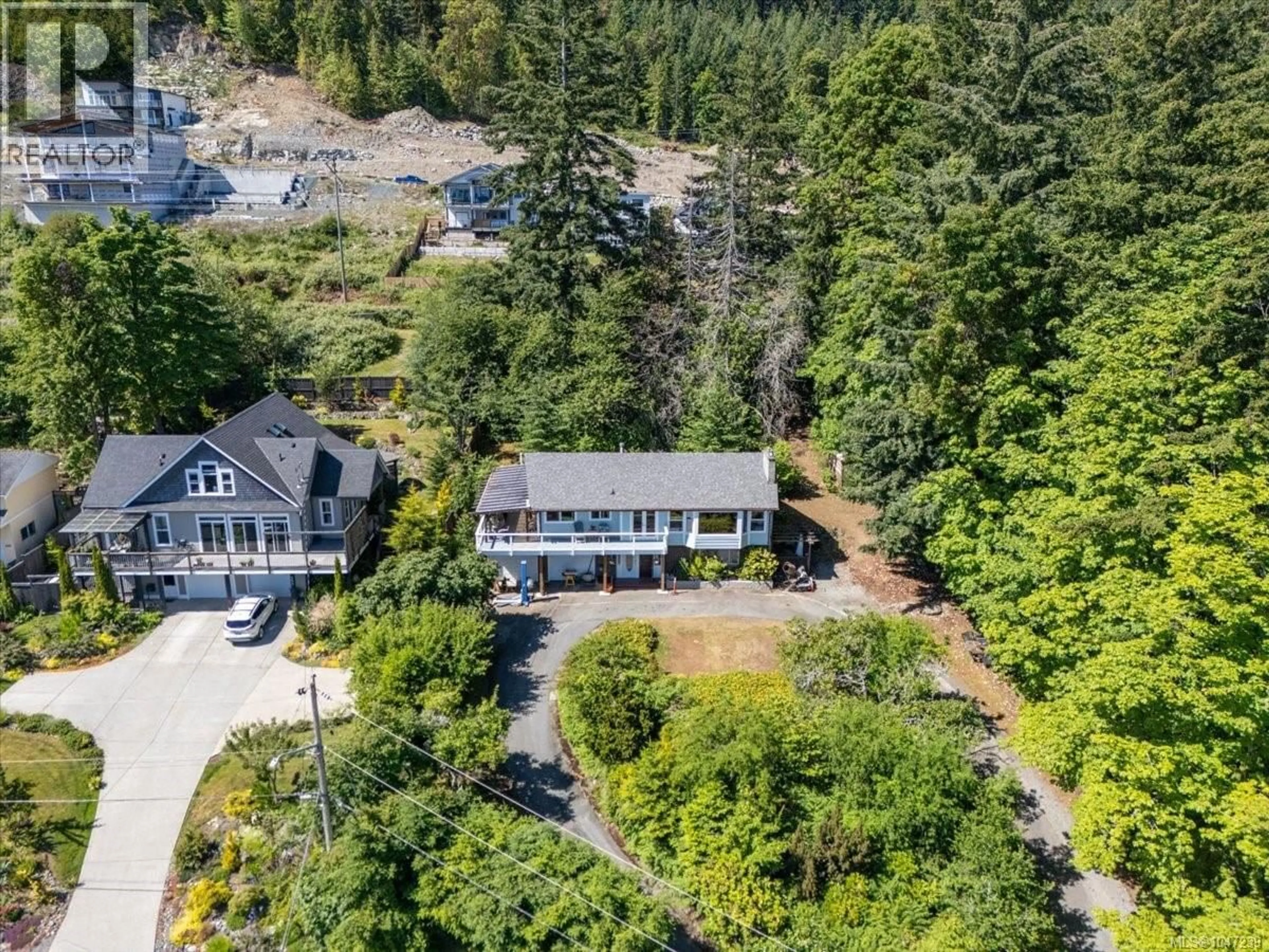 A pic from outside/outdoor area/front of a property/back of a property/a pic from drone, unknown for 422 BATTIE DRIVE, Ladysmith British Columbia V9G1V4