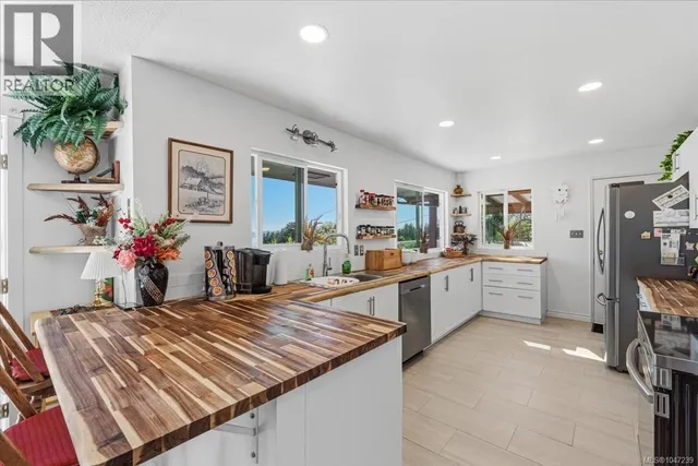 422 BATTIE DRIVE, Ladysmith 5
