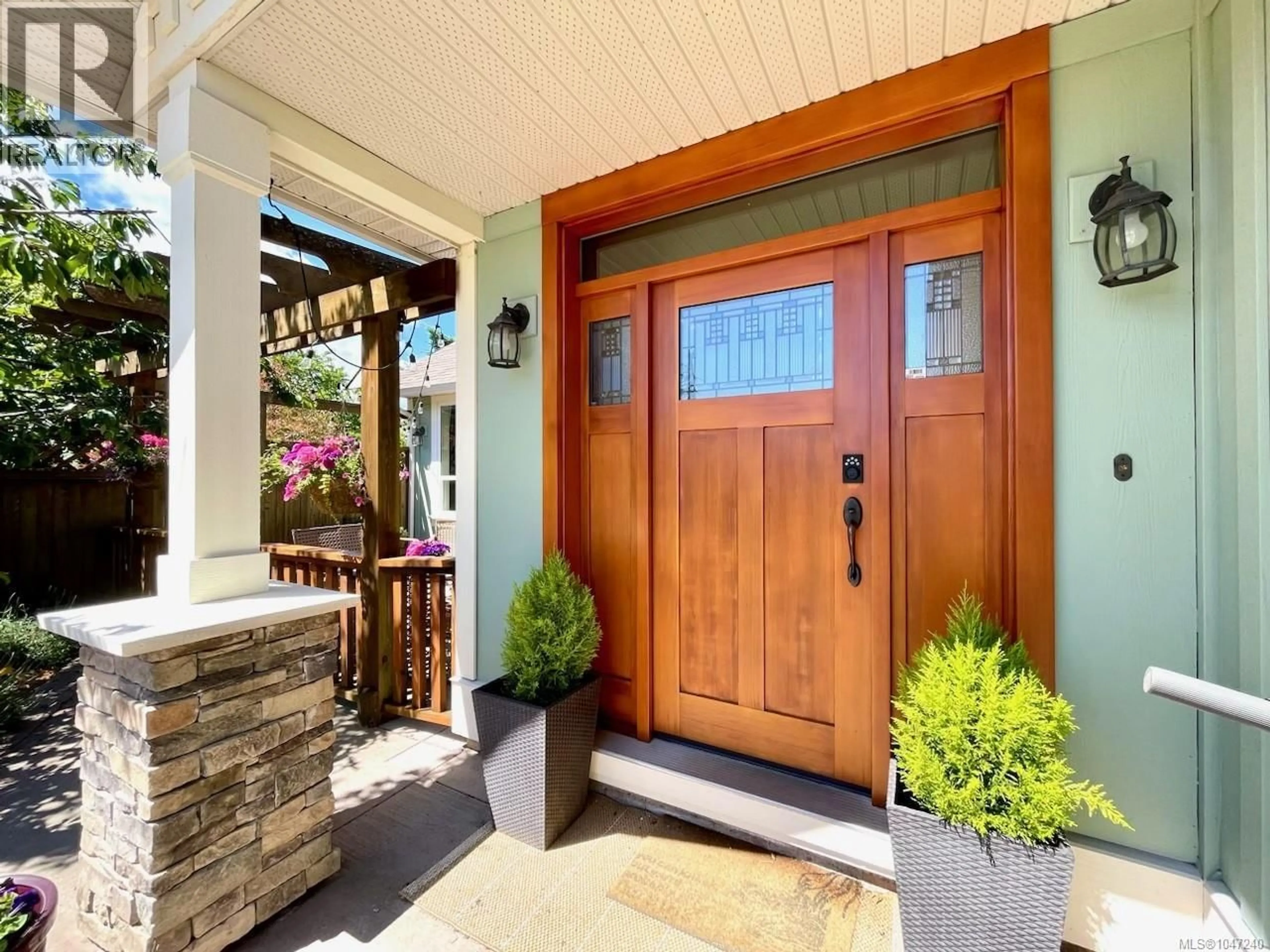 Indoor entryway for 897 PRATT ROAD, Mill Bay British Columbia V8H1H6