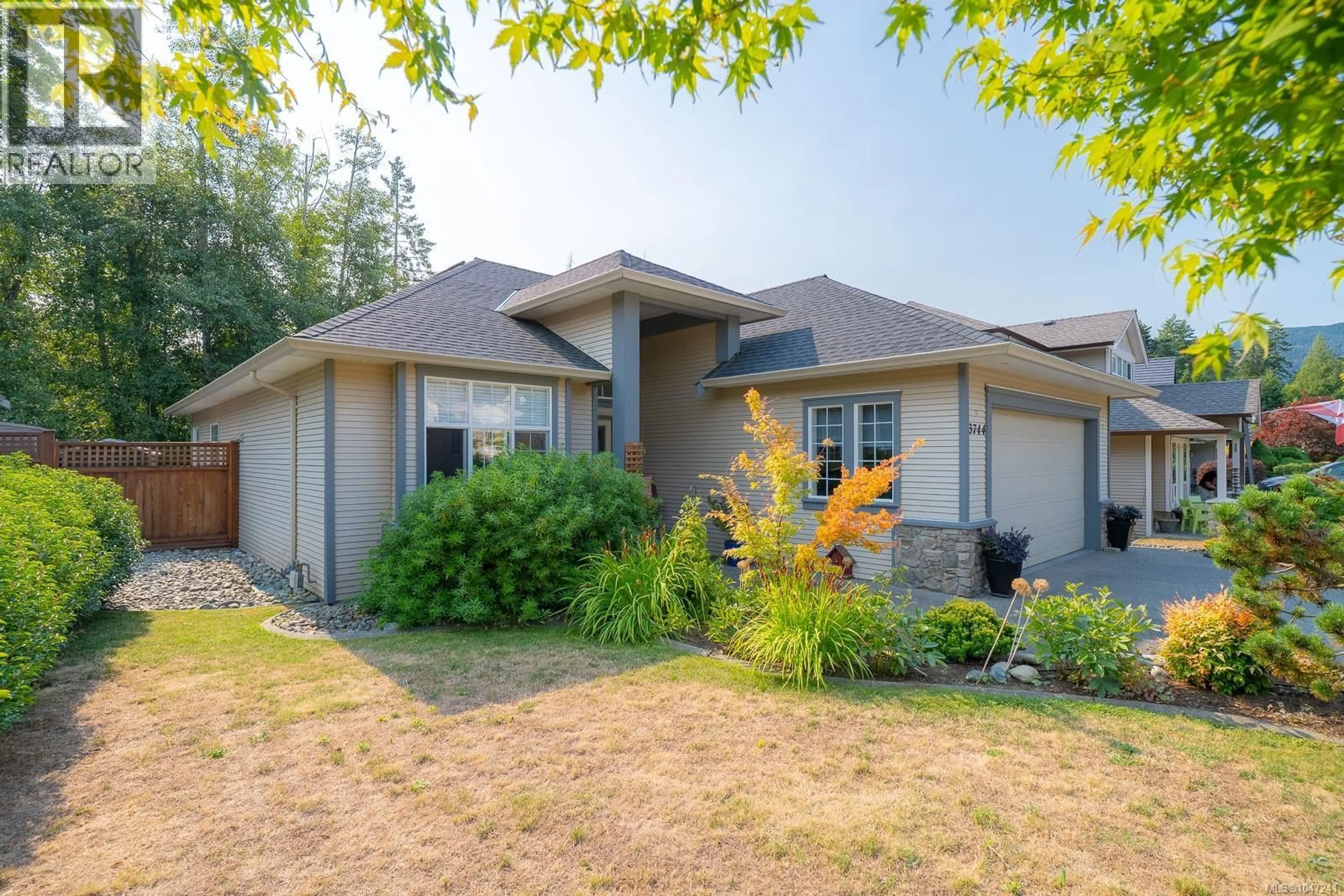 Home with vinyl exterior material, street for 3744 CAVENDISH BOULEVARD, Nanaimo British Columbia V9T6P7