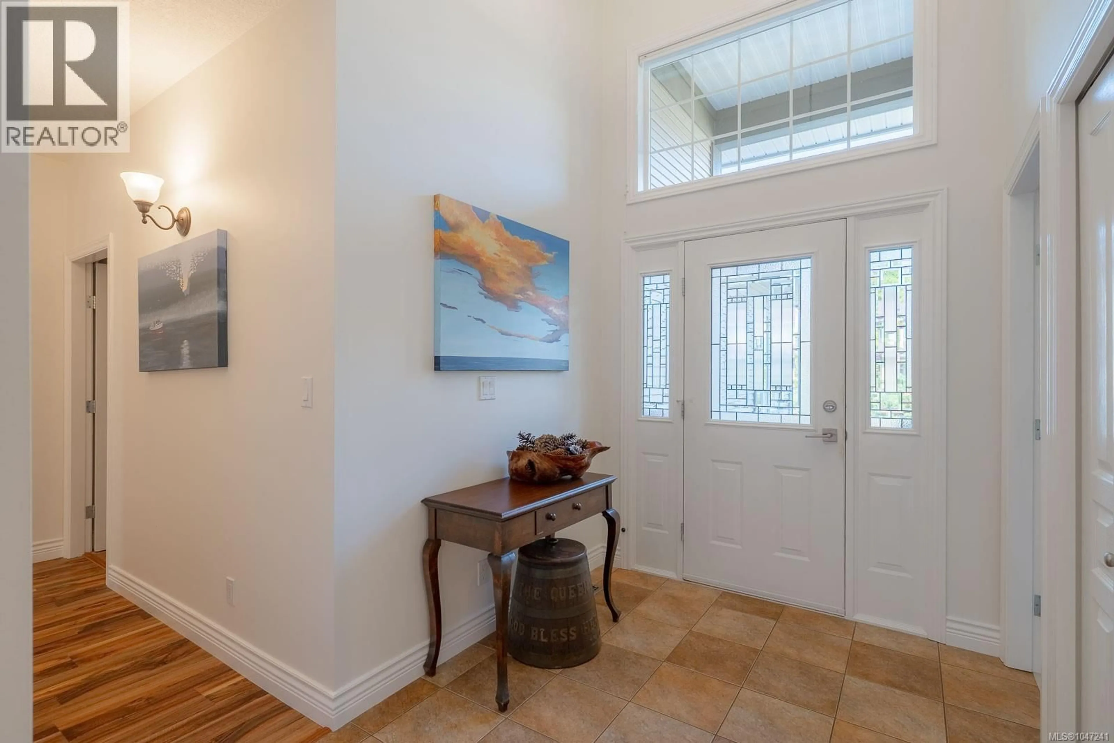 Indoor entryway for 3744 CAVENDISH BOULEVARD, Nanaimo British Columbia V9T6P7
