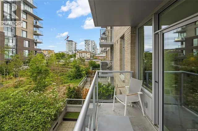 403 - 848 YATES STREET, Victoria 2