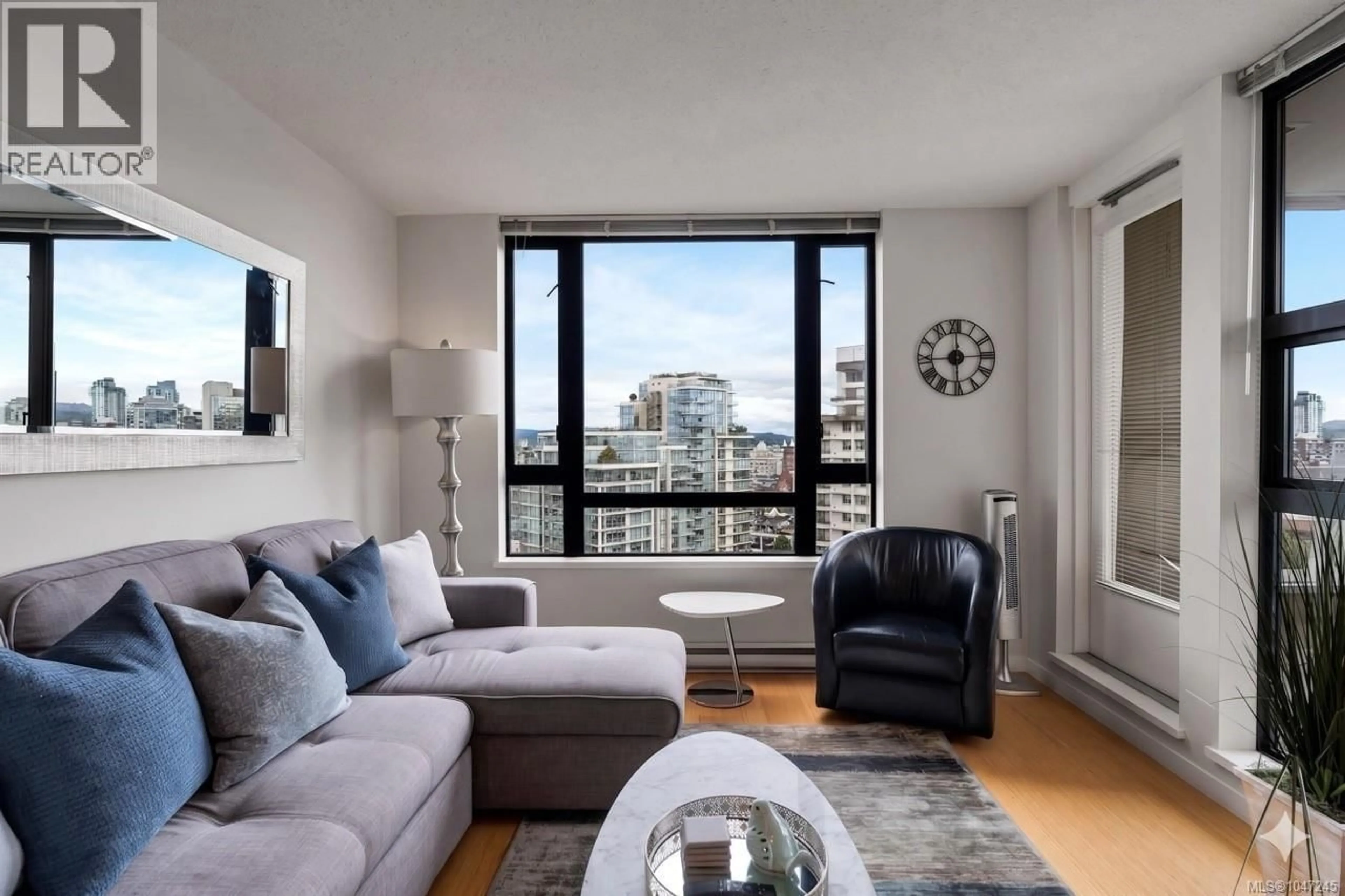 Living room with furniture, unknown for 1502 - 751 FAIRFIELD ROAD, Victoria British Columbia V8W4A4