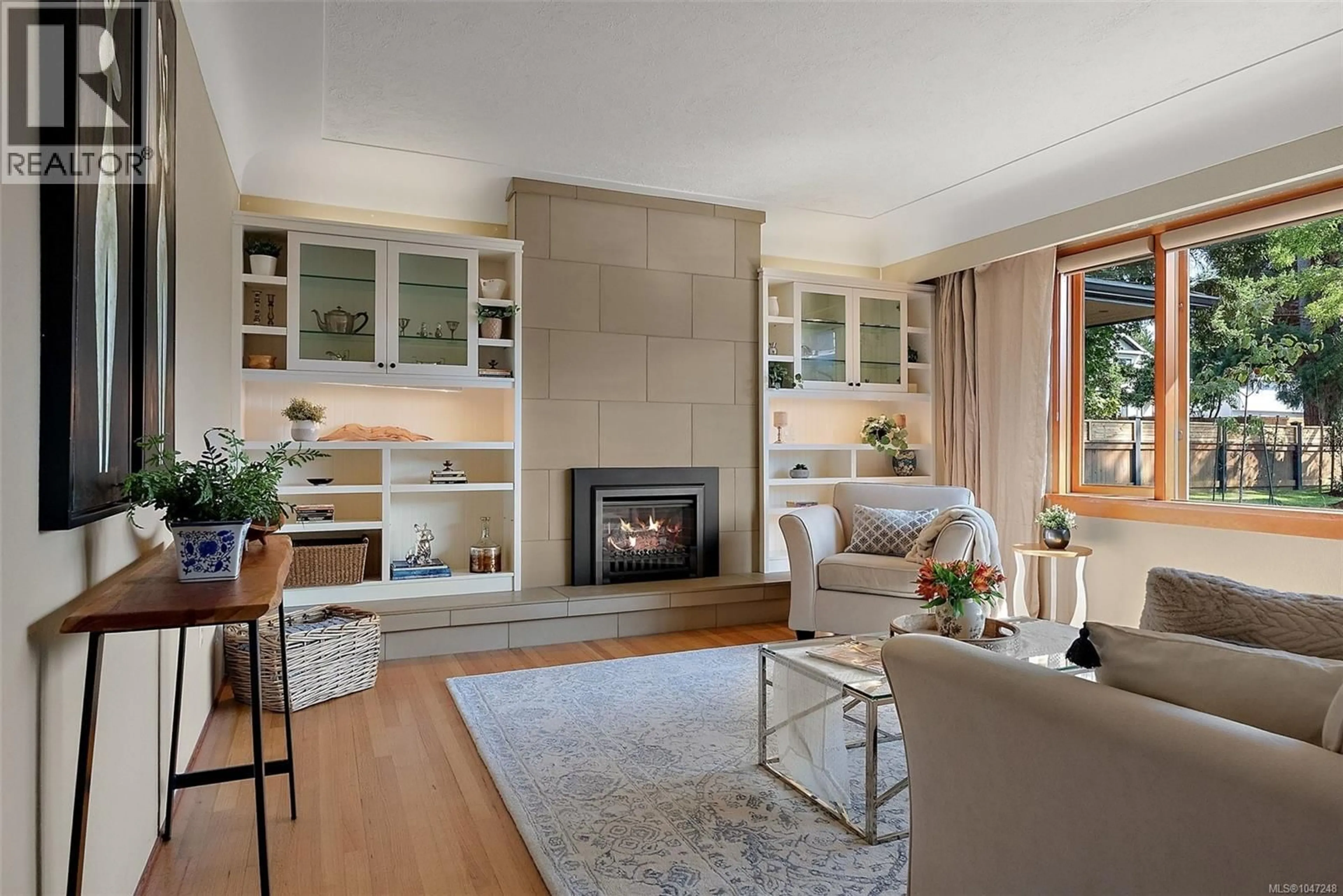 Living room with furniture, unknown for 1680 ASH ROAD, Saanich British Columbia V5C4B3