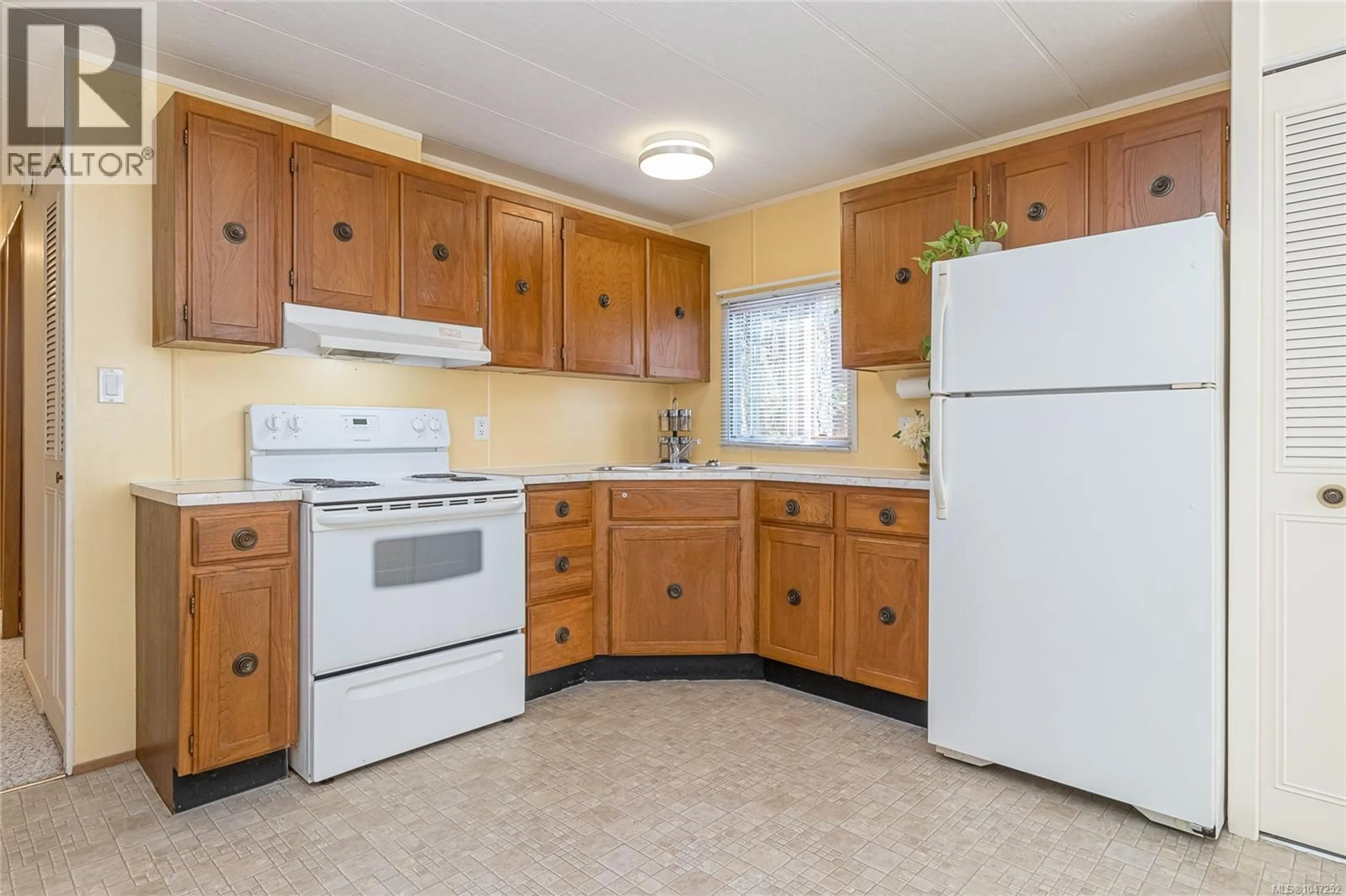 Standard kitchen, unknown for 33 - 1247 ARBUTUS ROAD, Parksville British Columbia V9P1R3
