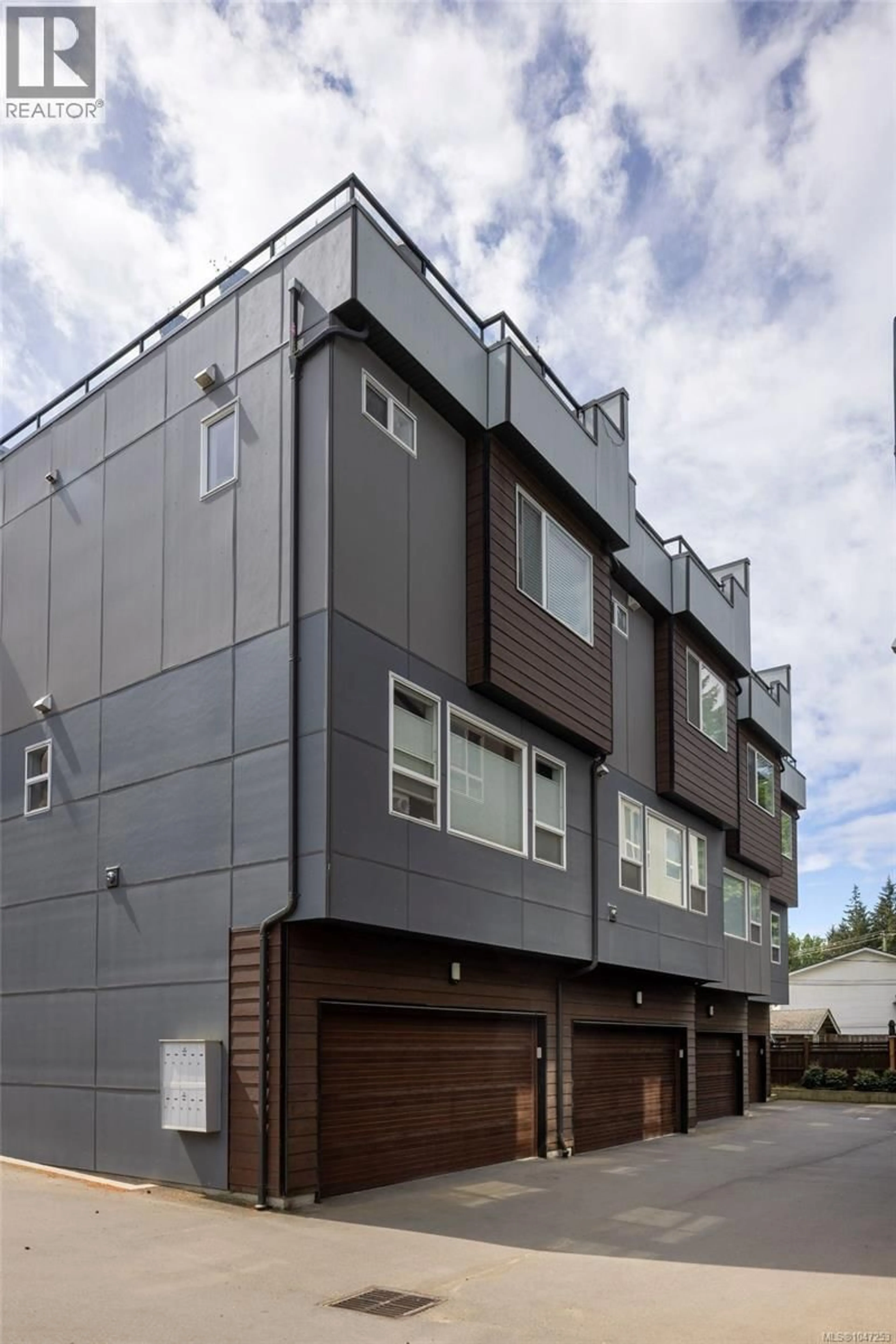 Home with vinyl exterior material, street for 105 - 694 HOYLAKE AVENUE, Langford British Columbia V9B3P7