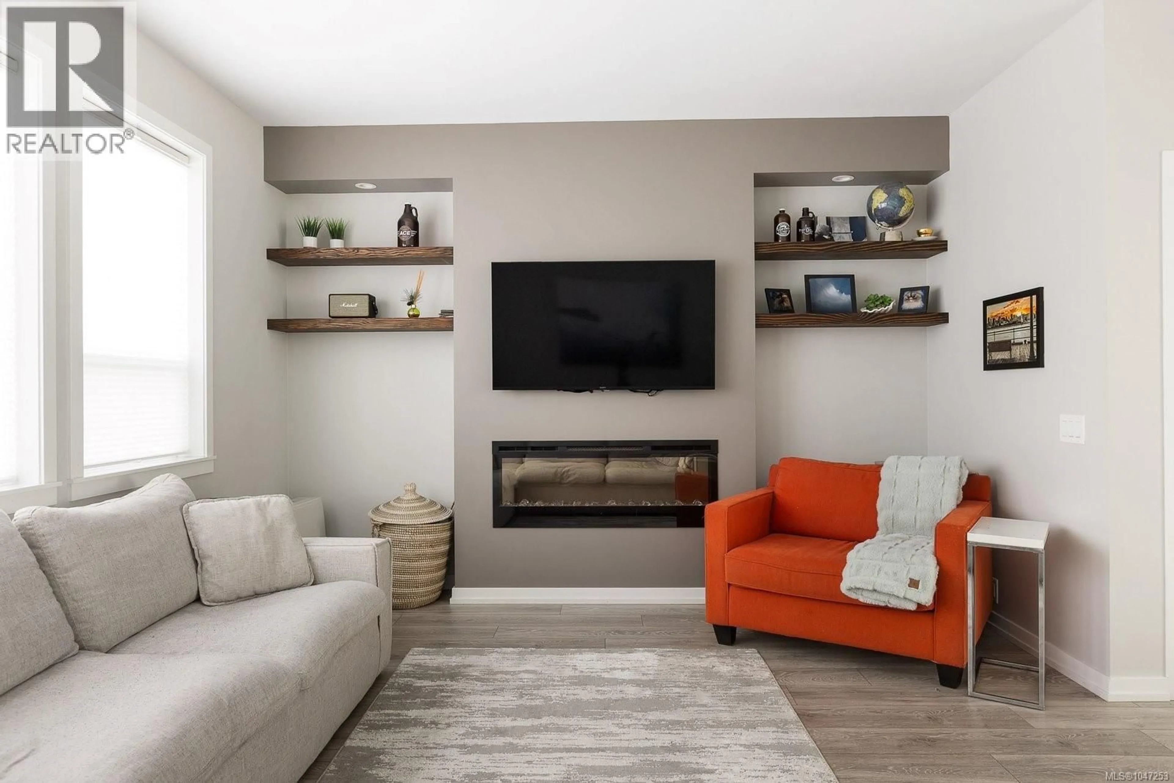 Living room with furniture, unknown for 105 - 694 HOYLAKE AVENUE, Langford British Columbia V9B3P7