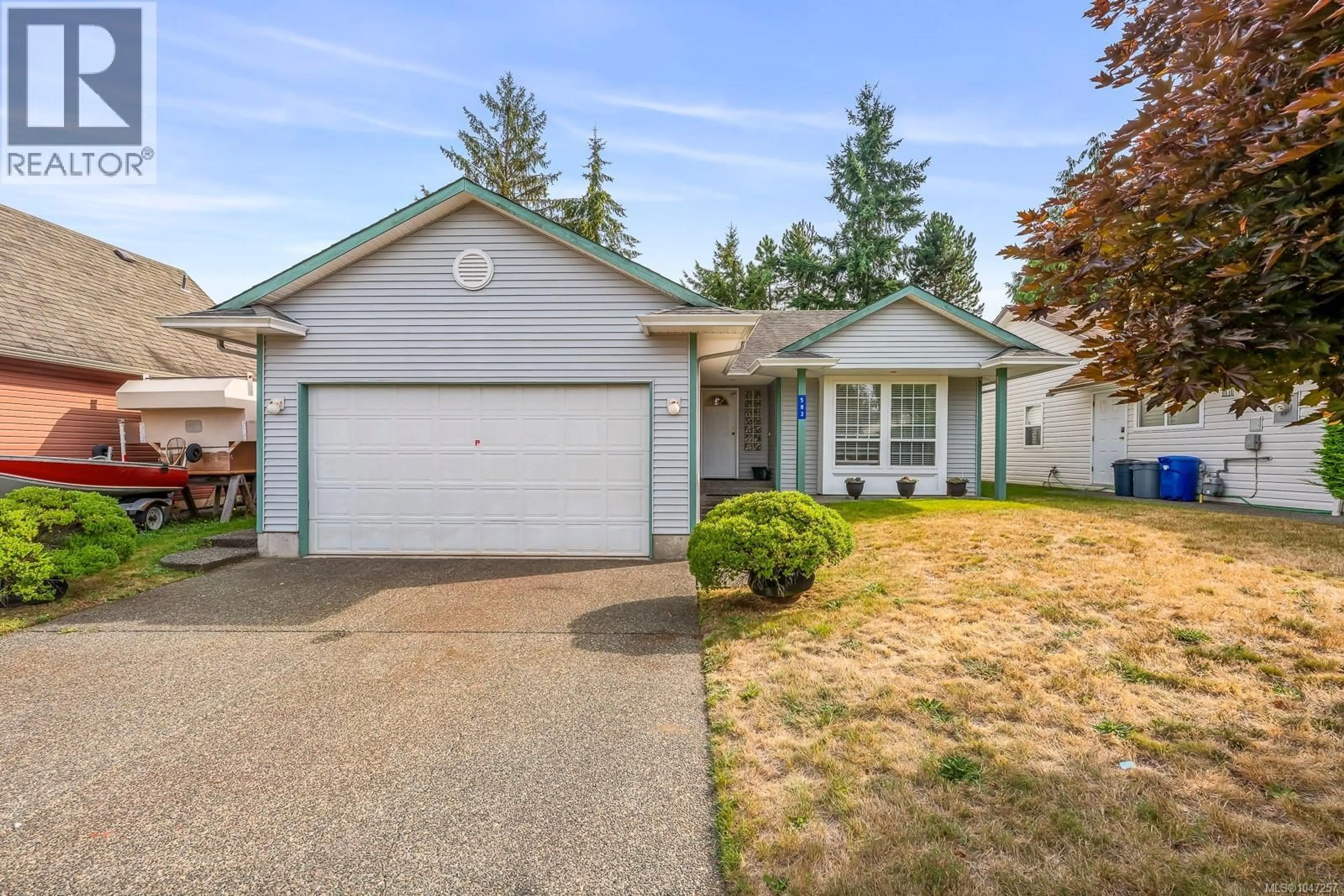 Home with vinyl exterior material, street for 583 REBECCA PLACE, Campbell River British Columbia V9W8C5