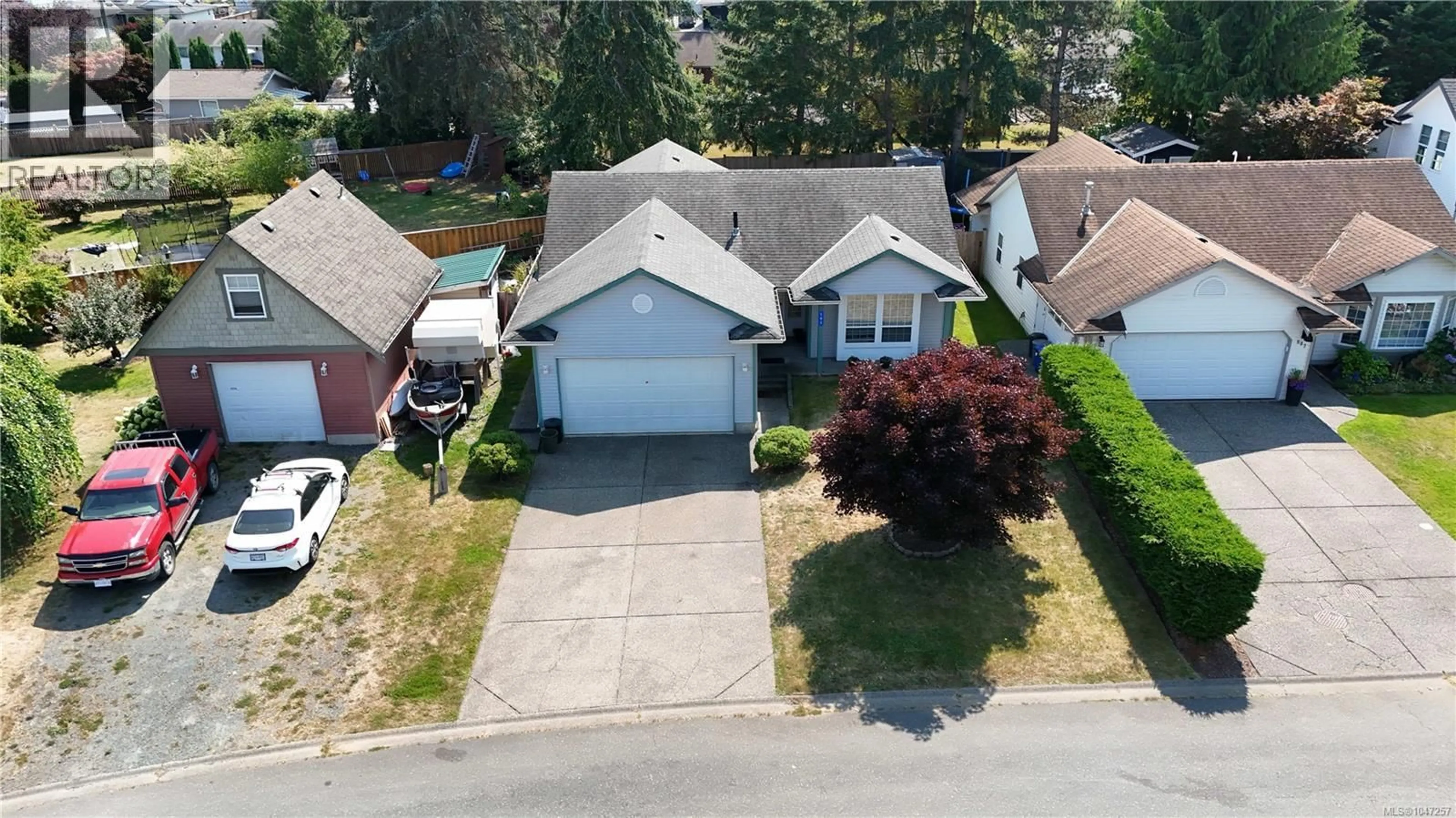 A pic from outside/outdoor area/front of a property/back of a property/a pic from drone, street for 583 REBECCA PLACE, Campbell River British Columbia V9W8C5