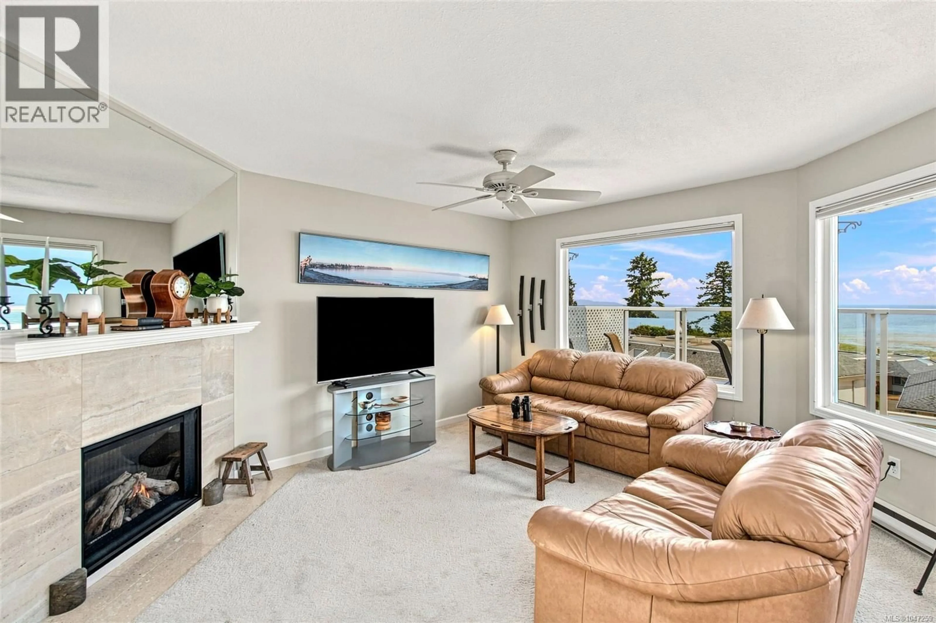 Living room with furniture, ceramic/tile floor for 218 - 330 DOGWOOD STREET, Parksville British Columbia V9P1P7