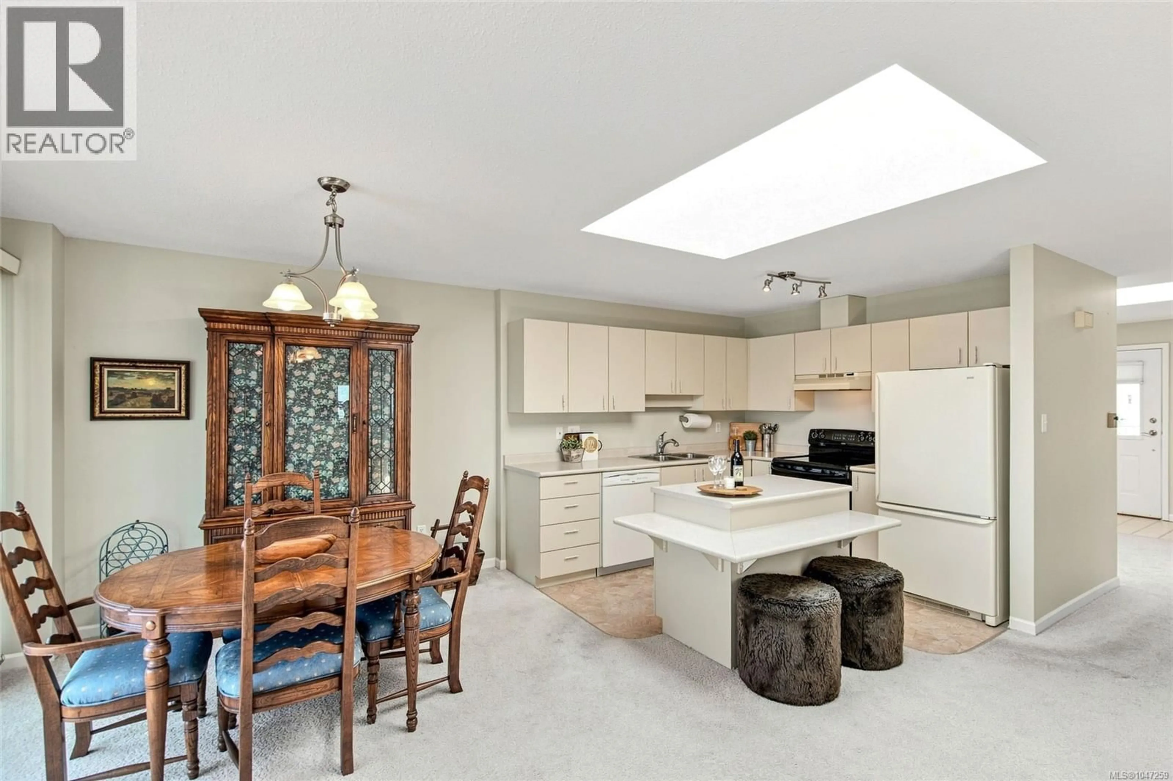 Open concept kitchen, ceramic/tile floor for 218 - 330 DOGWOOD STREET, Parksville British Columbia V9P1P7