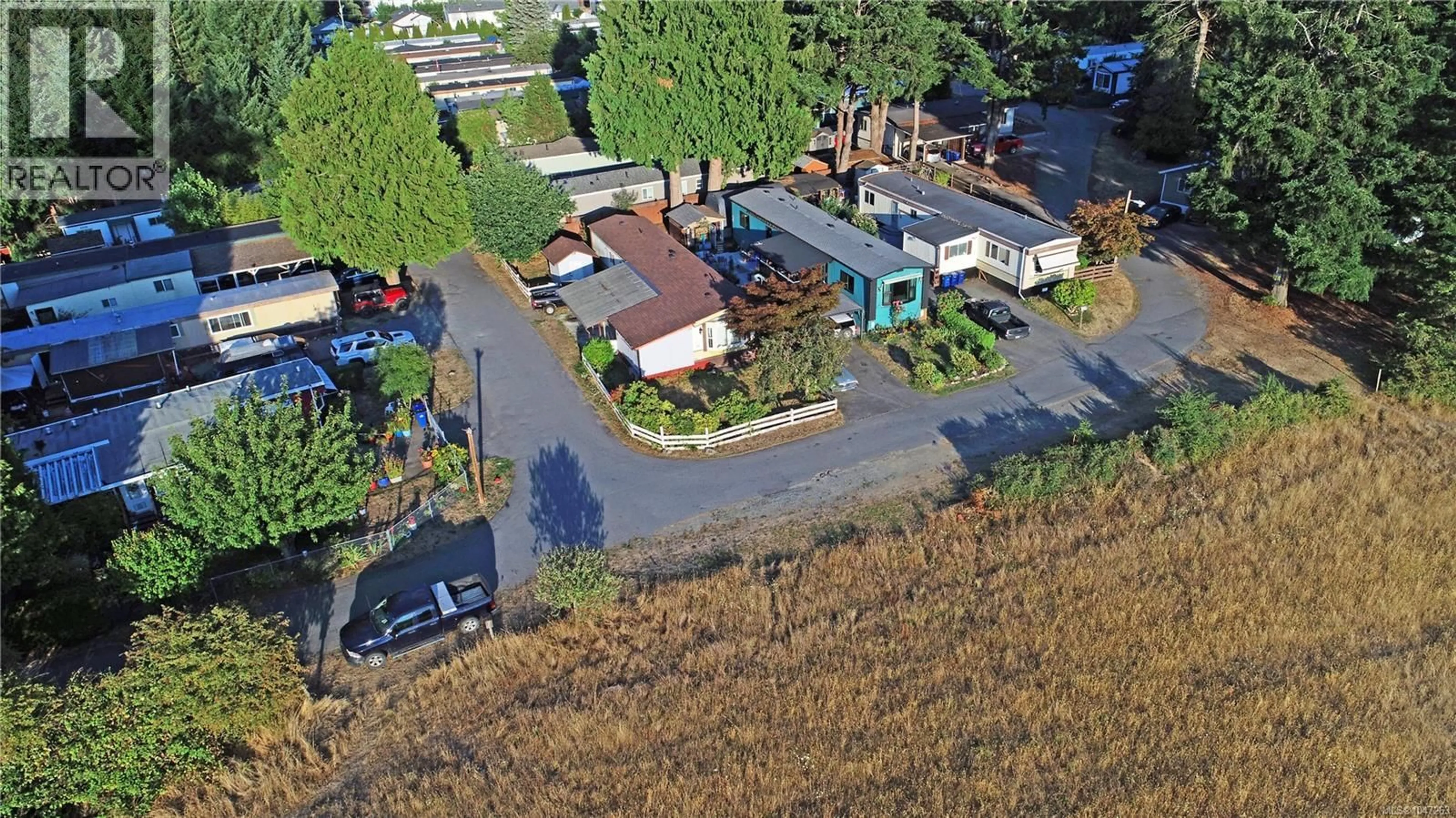 A pic from outside/outdoor area/front of a property/back of a property/a pic from drone, street for 30 - 971 DOUGLAS AVENUE, Nanaimo British Columbia V9R6C1