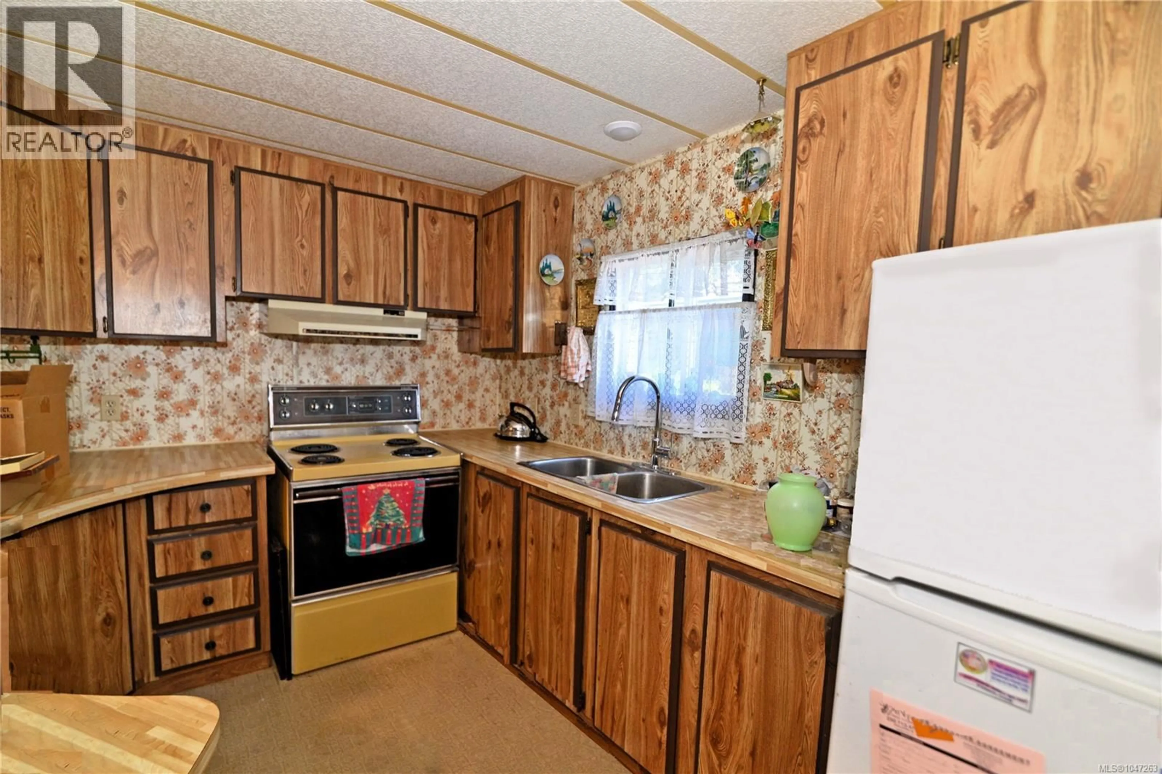 Standard kitchen, unknown for 30 - 971 DOUGLAS AVENUE, Nanaimo British Columbia V9R6C1