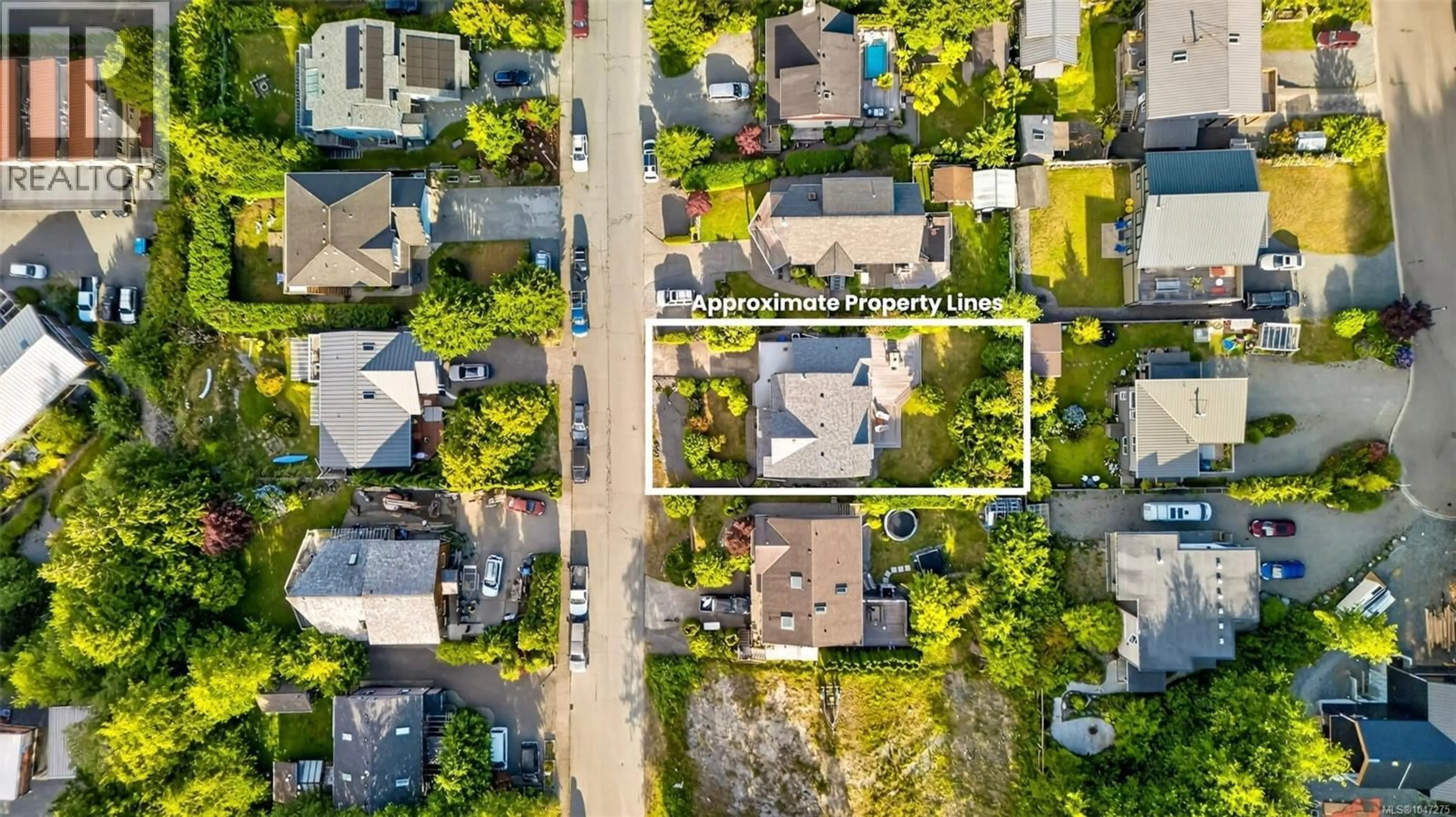 A pic from outside/outdoor area/front of a property/back of a property/a pic from drone, street for 607 PFEIFFER CRESCENT, Tofino British Columbia V0R2Z0