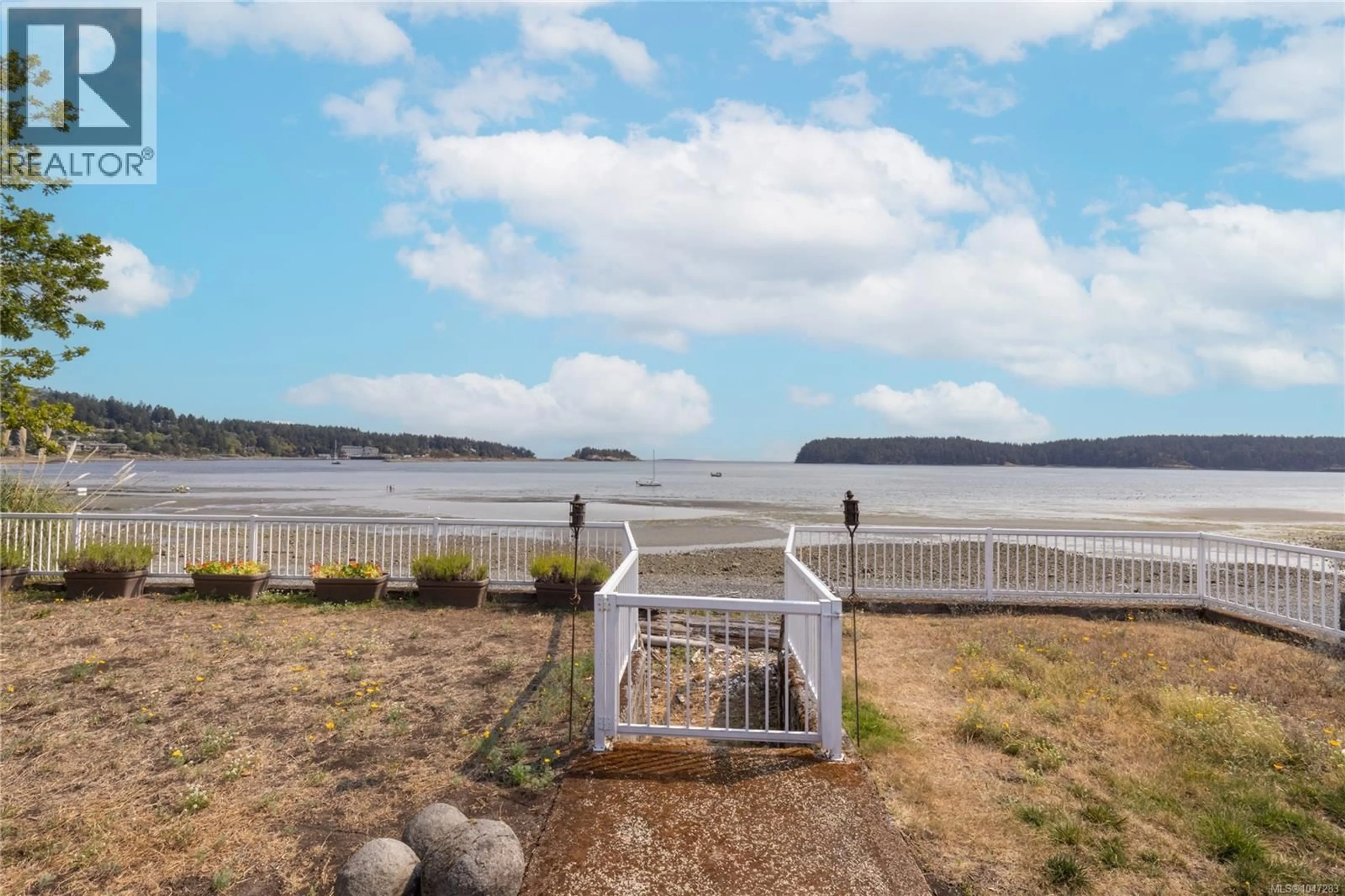 Patio, water/lake/river/ocean view for 2640 RANDLE ROAD, Nanaimo British Columbia V9S3X2