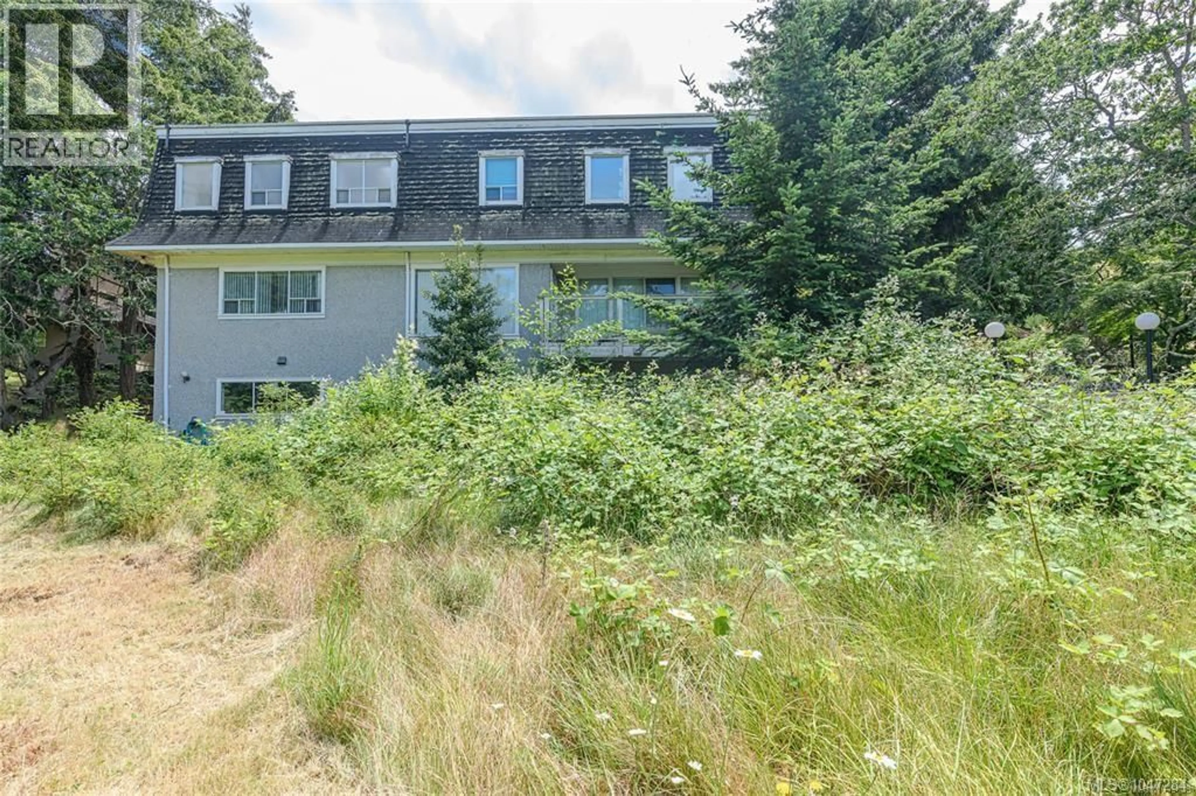 A pic from outside/outdoor area/front of a property/back of a property/a pic from drone, building for 3967 JUAN DE FUCA TERRACE, Saanich British Columbia V8N5W9