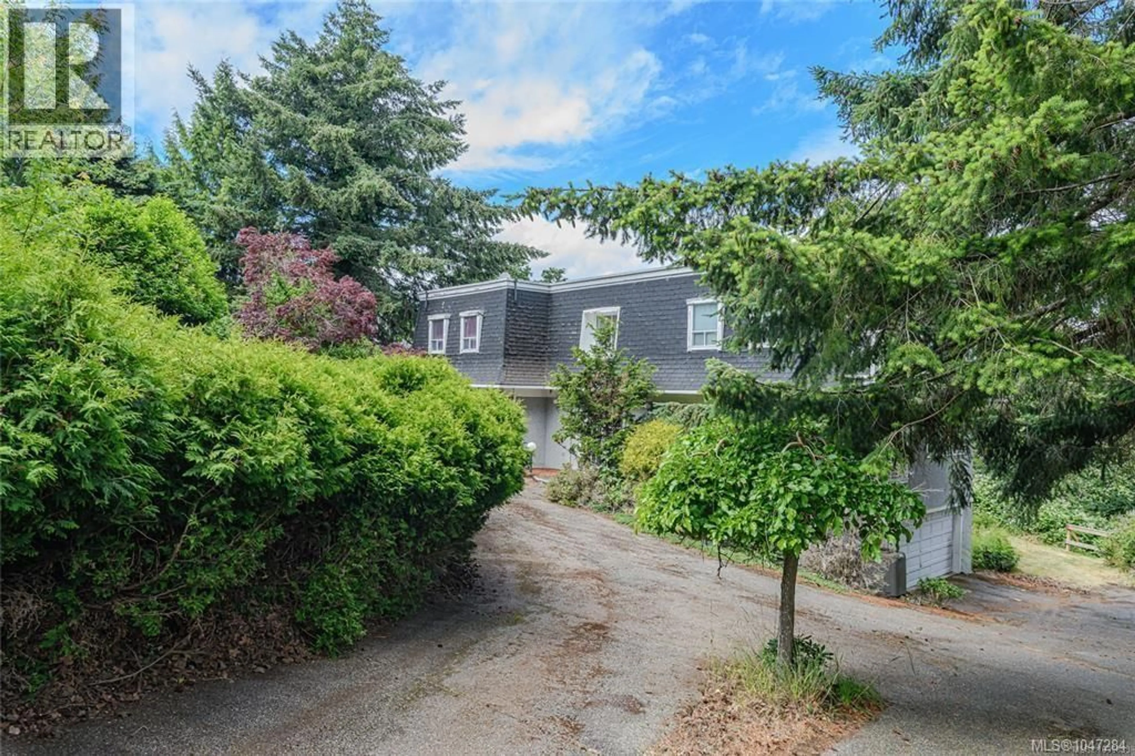 A pic from outside/outdoor area/front of a property/back of a property/a pic from drone, street for 3967 JUAN DE FUCA TERRACE, Saanich British Columbia V8N5W9