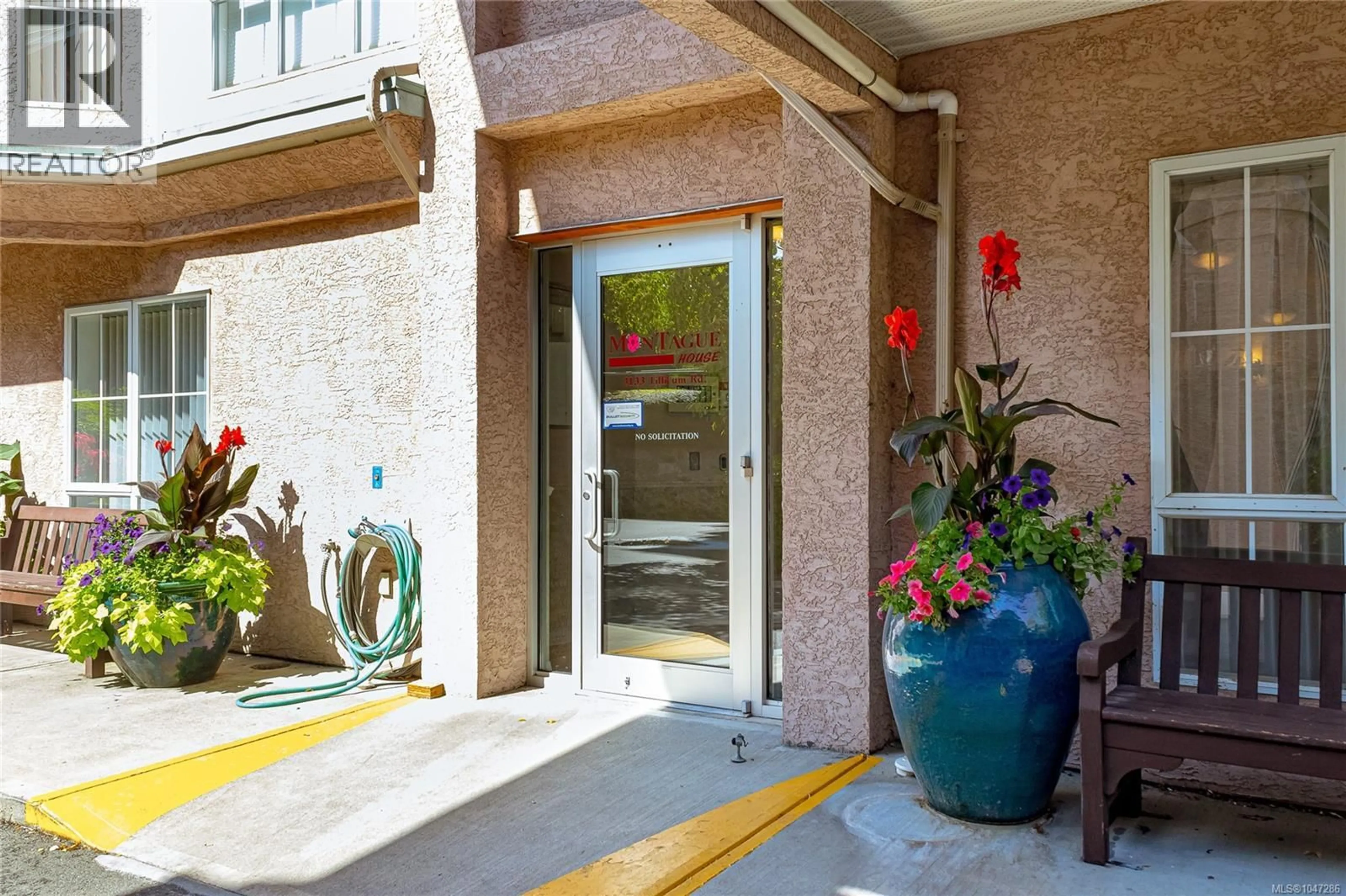 Indoor foyer for 407 - 3133 TILLICUM ROAD, Saanich British Columbia V9A2B4