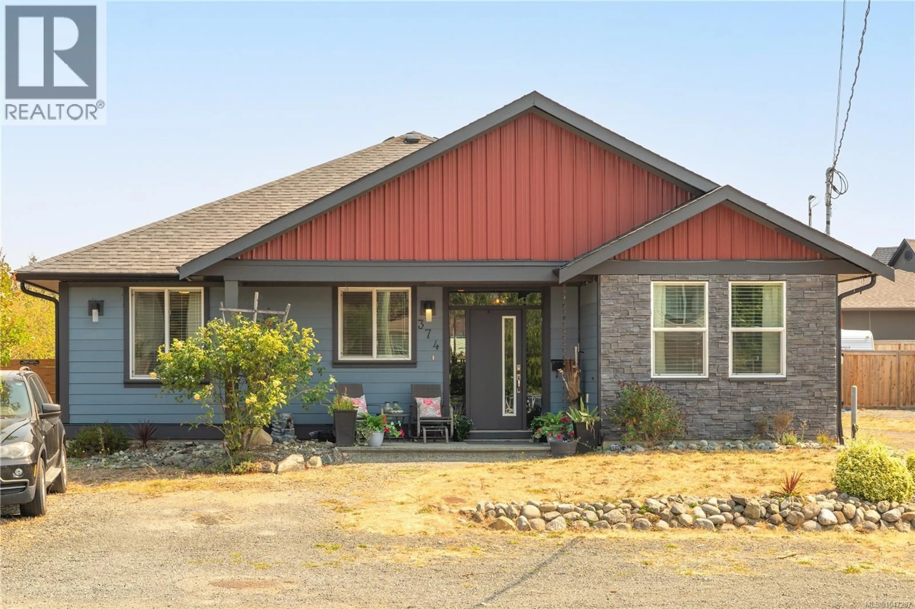 Home with vinyl exterior material, street for 374 SHEPHERD AVENUE, Nanaimo British Columbia V9R3X1
