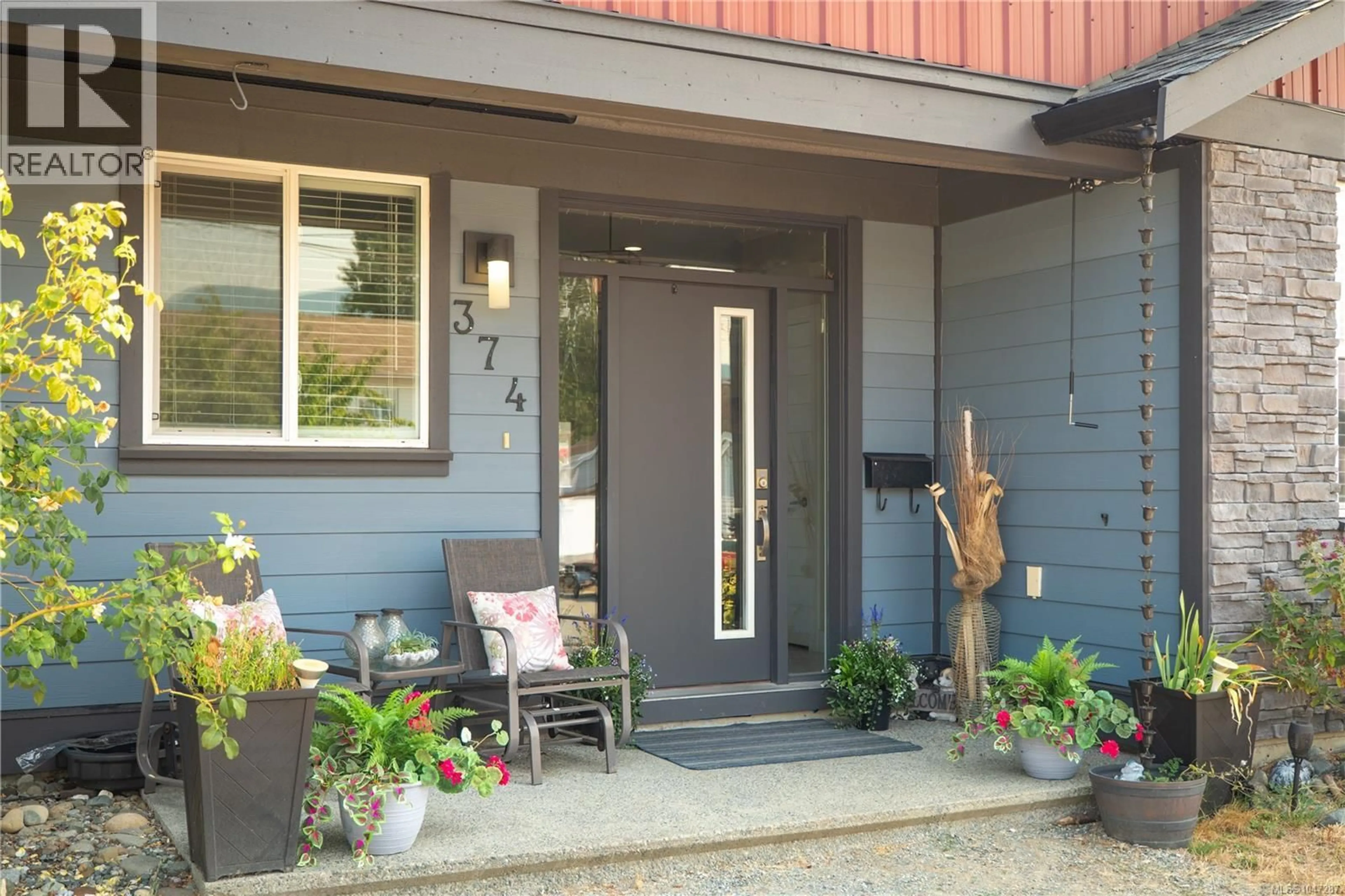 Indoor entryway for 374 SHEPHERD AVENUE, Nanaimo British Columbia V9R3X1