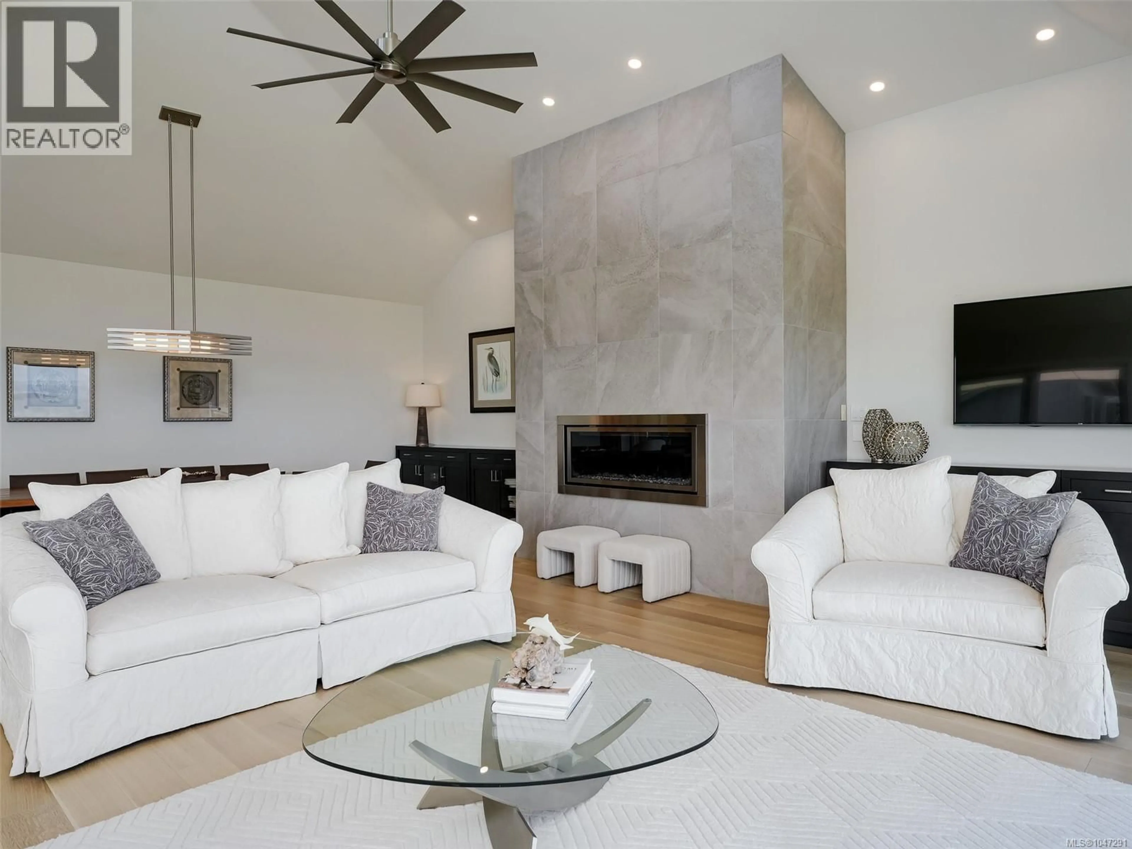 Living room with furniture, unknown for 8865 PARK PACIFIC TERRACE, North Saanich British Columbia V8L5B1