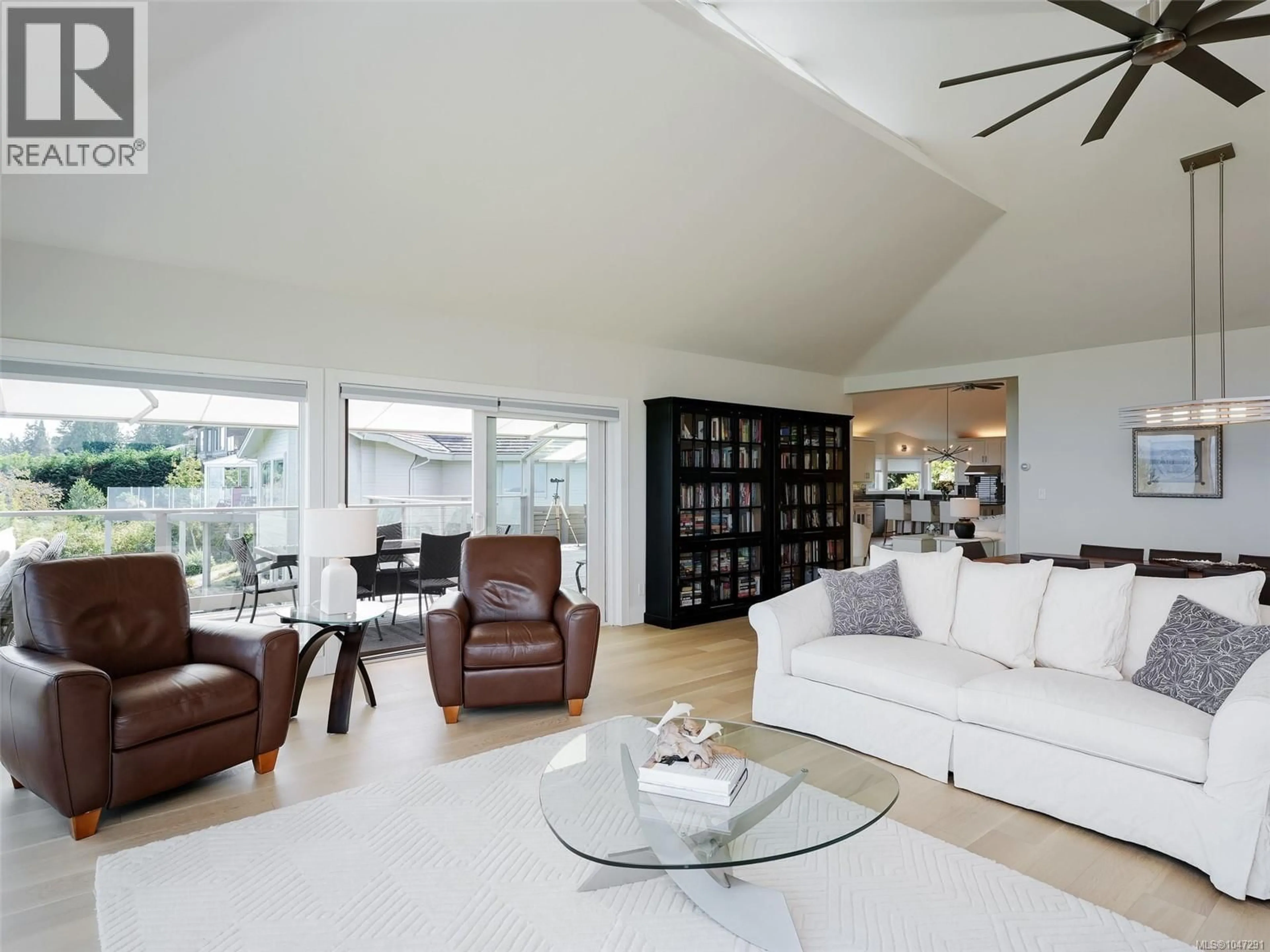 Living room with furniture, unknown for 8865 PARK PACIFIC TERRACE, North Saanich British Columbia V8L5B1