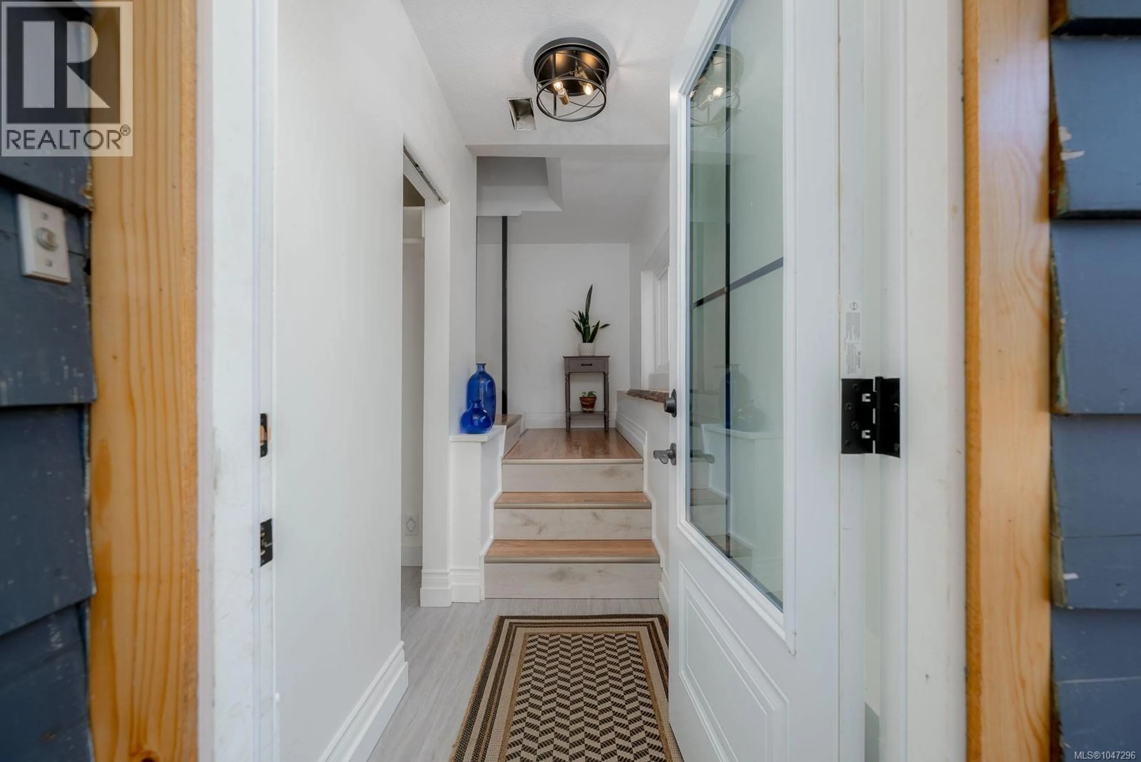 Indoor foyer for 1574 MACMILLAN ROAD, Nanaimo British Columbia V9X1L9