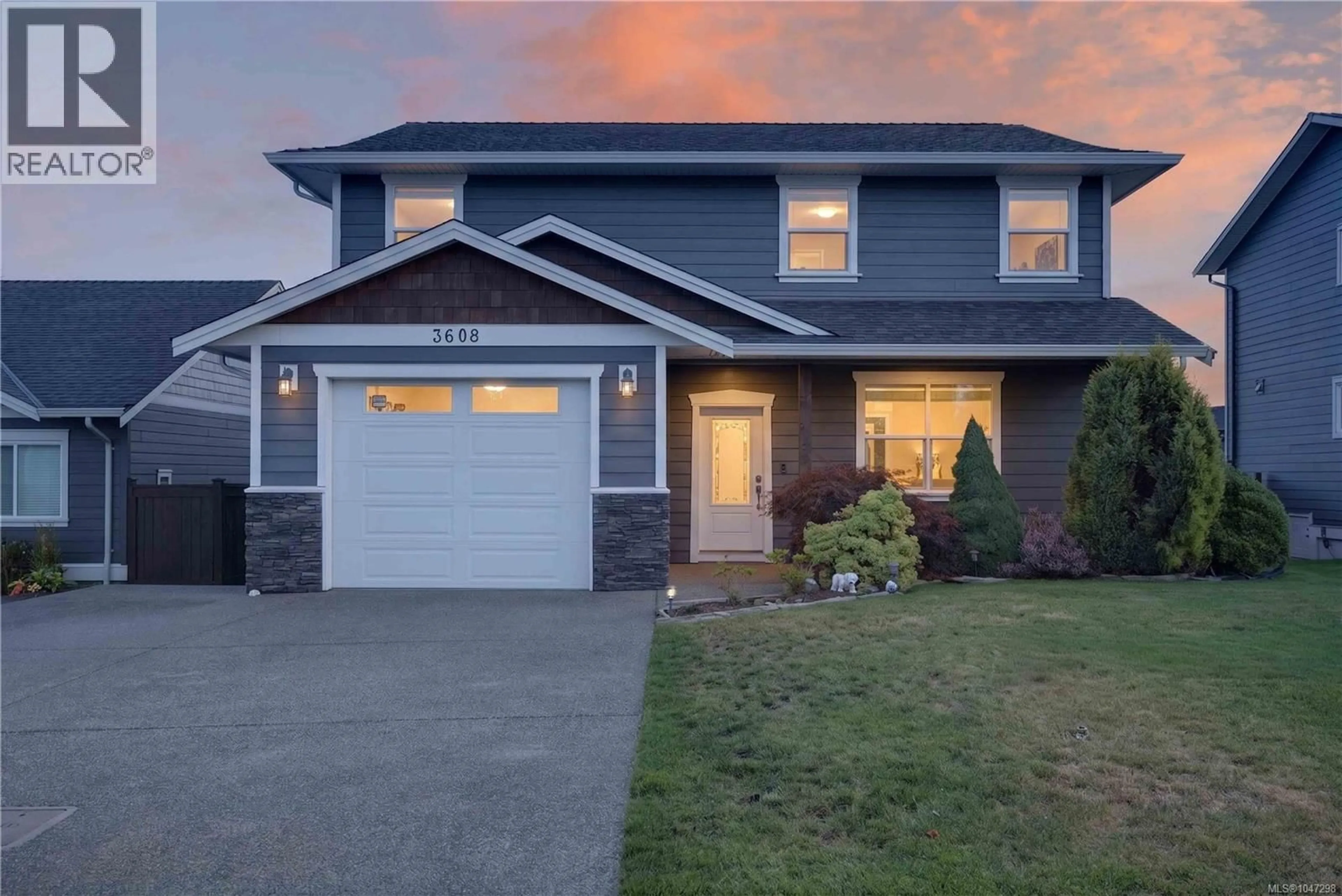 Home with vinyl exterior material, street for 3608 VERMONT PLACE, Campbell River British Columbia V9H1V3