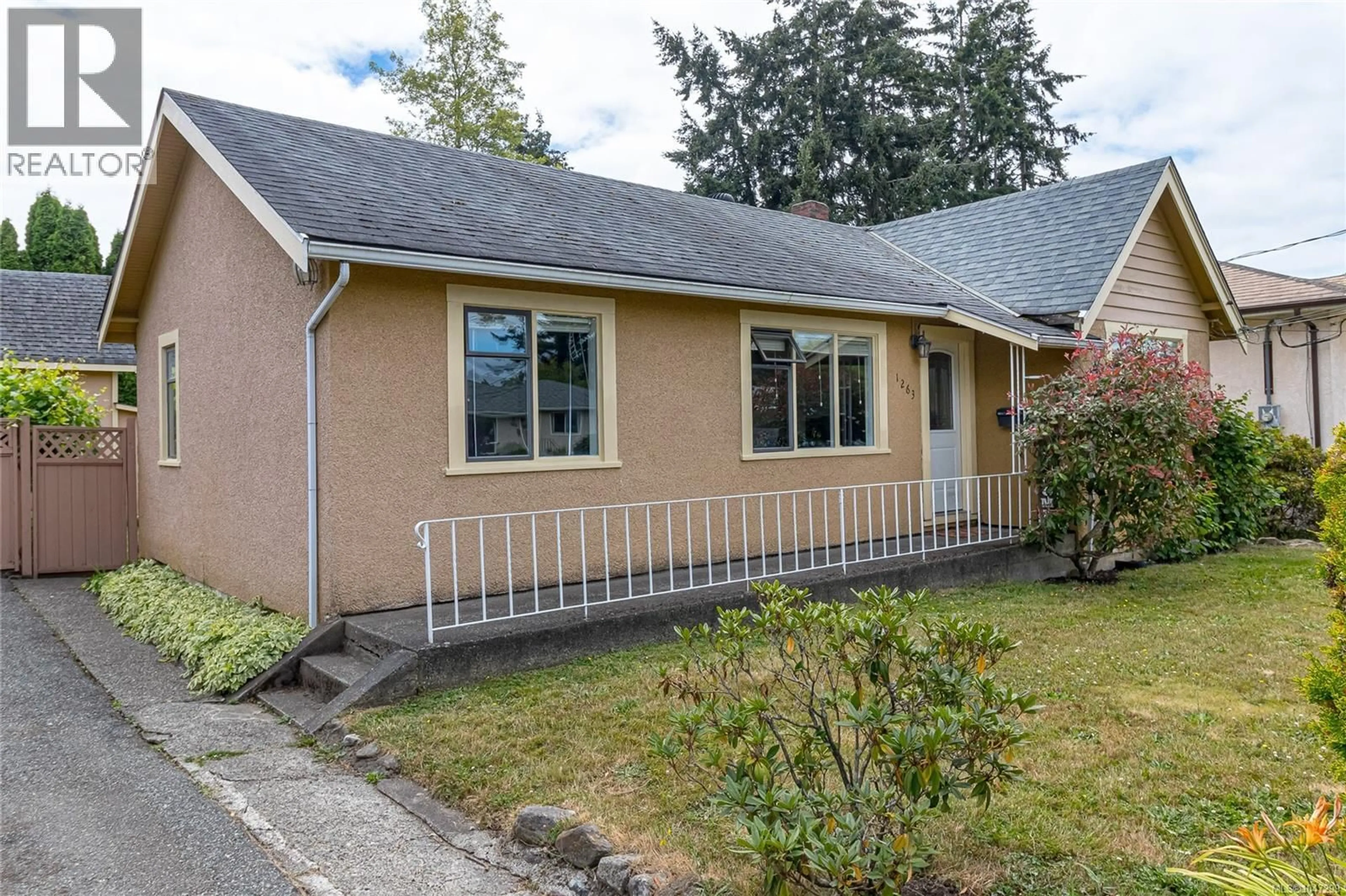 Home with vinyl exterior material, street for 1263 GARKIL ROAD, Saanich British Columbia V8P2L2
