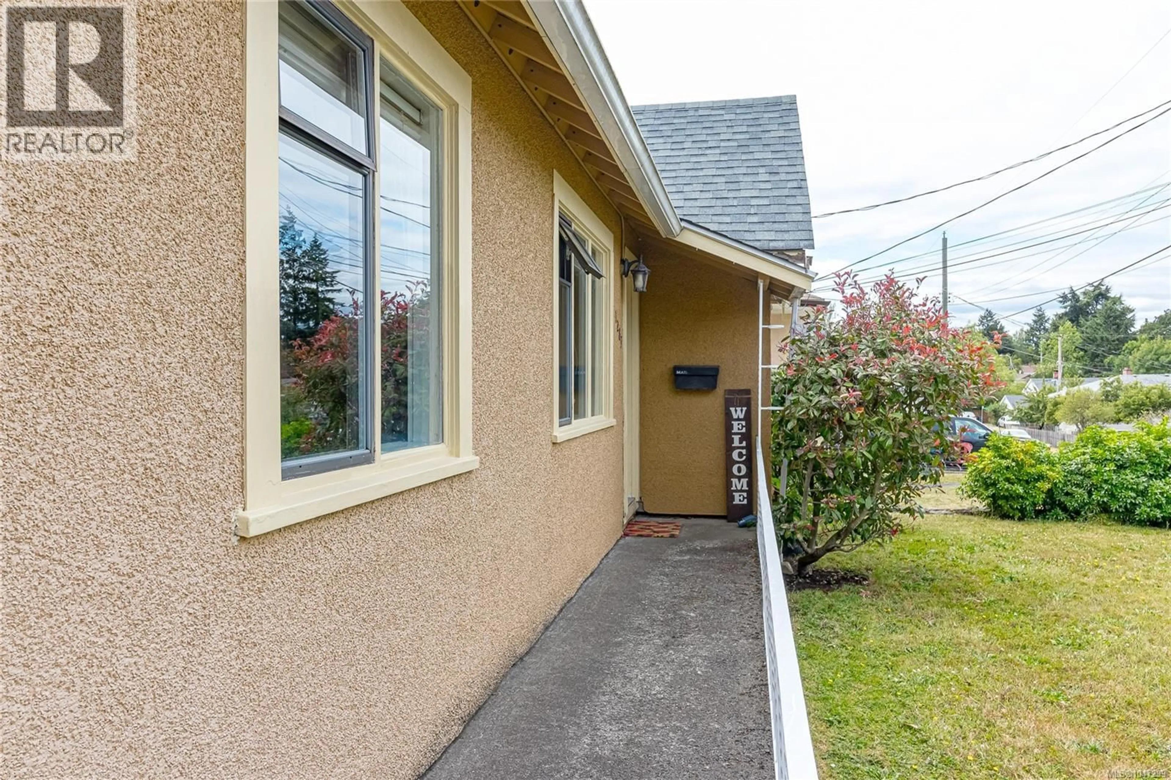 Patio, street for 1263 GARKIL ROAD, Saanich British Columbia V8P2L2