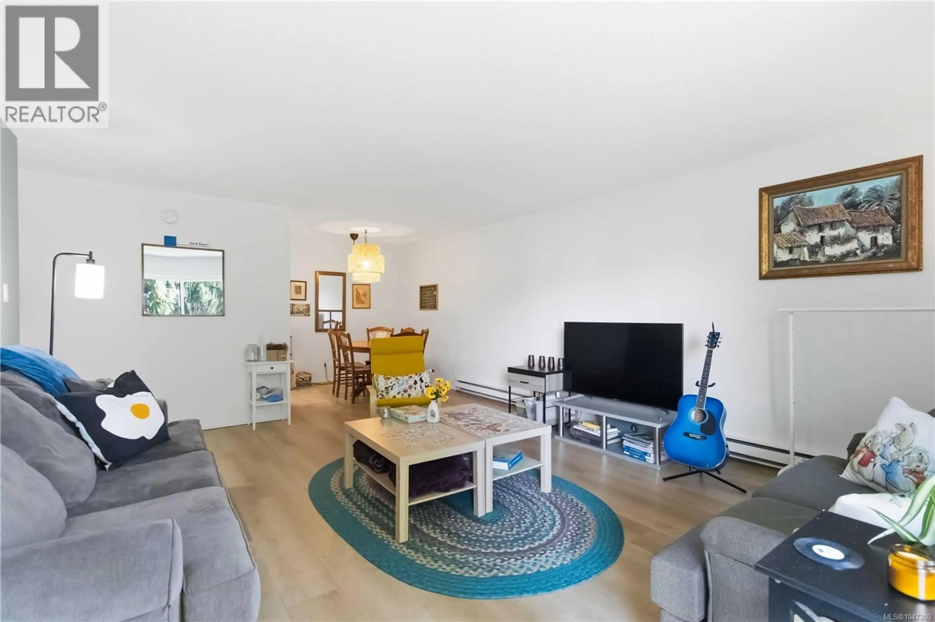 Living room with furniture, unknown for 224 - 1870 MCKENZIE AVENUE, Saanich British Columbia V8N4X3