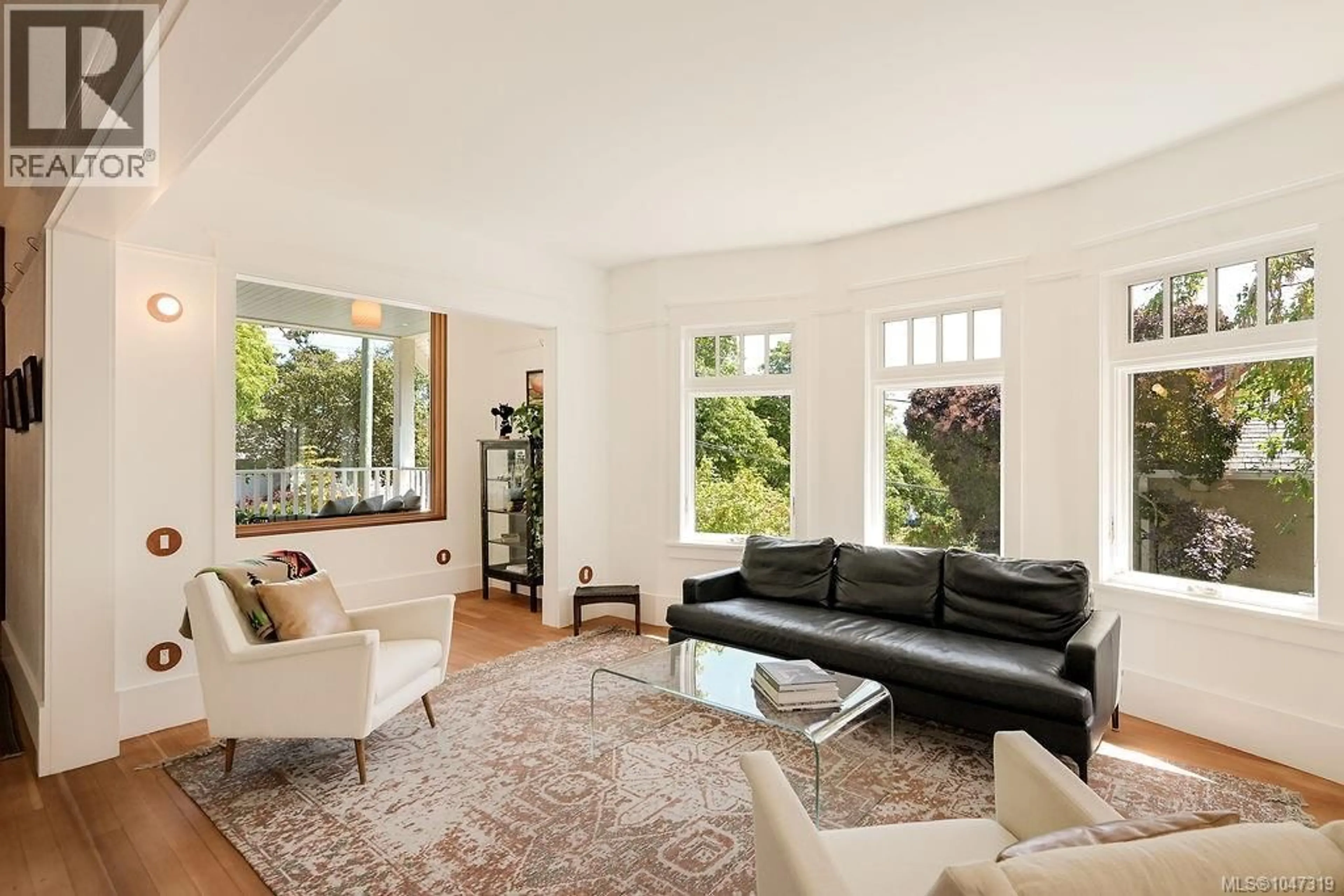 Living room with furniture, unknown for 2654 FERNWOOD ROAD, Victoria British Columbia V8T3A2