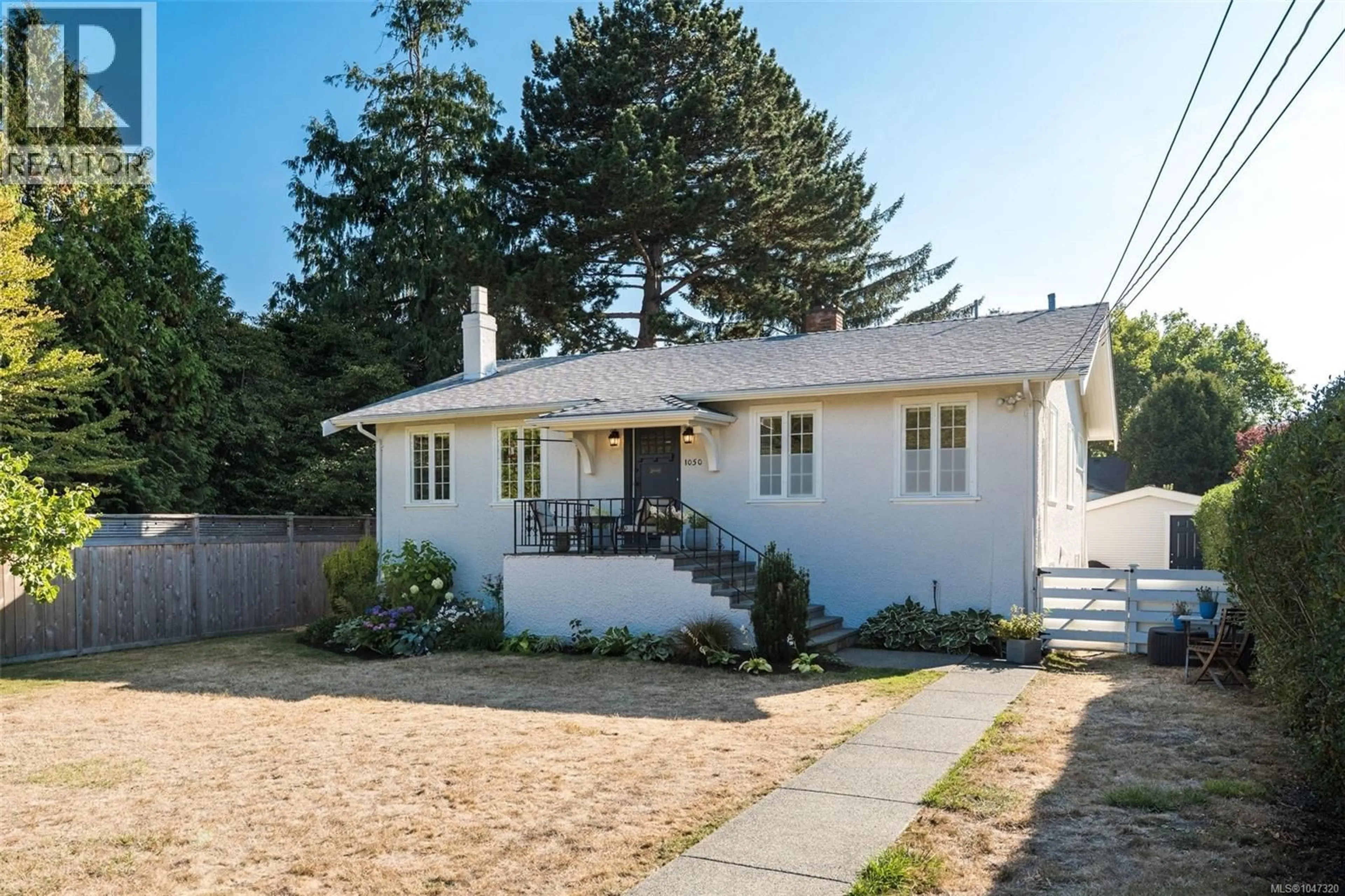 Home with vinyl exterior material, street for 1050 DEAL STREET, Oak Bay British Columbia V8S5G5