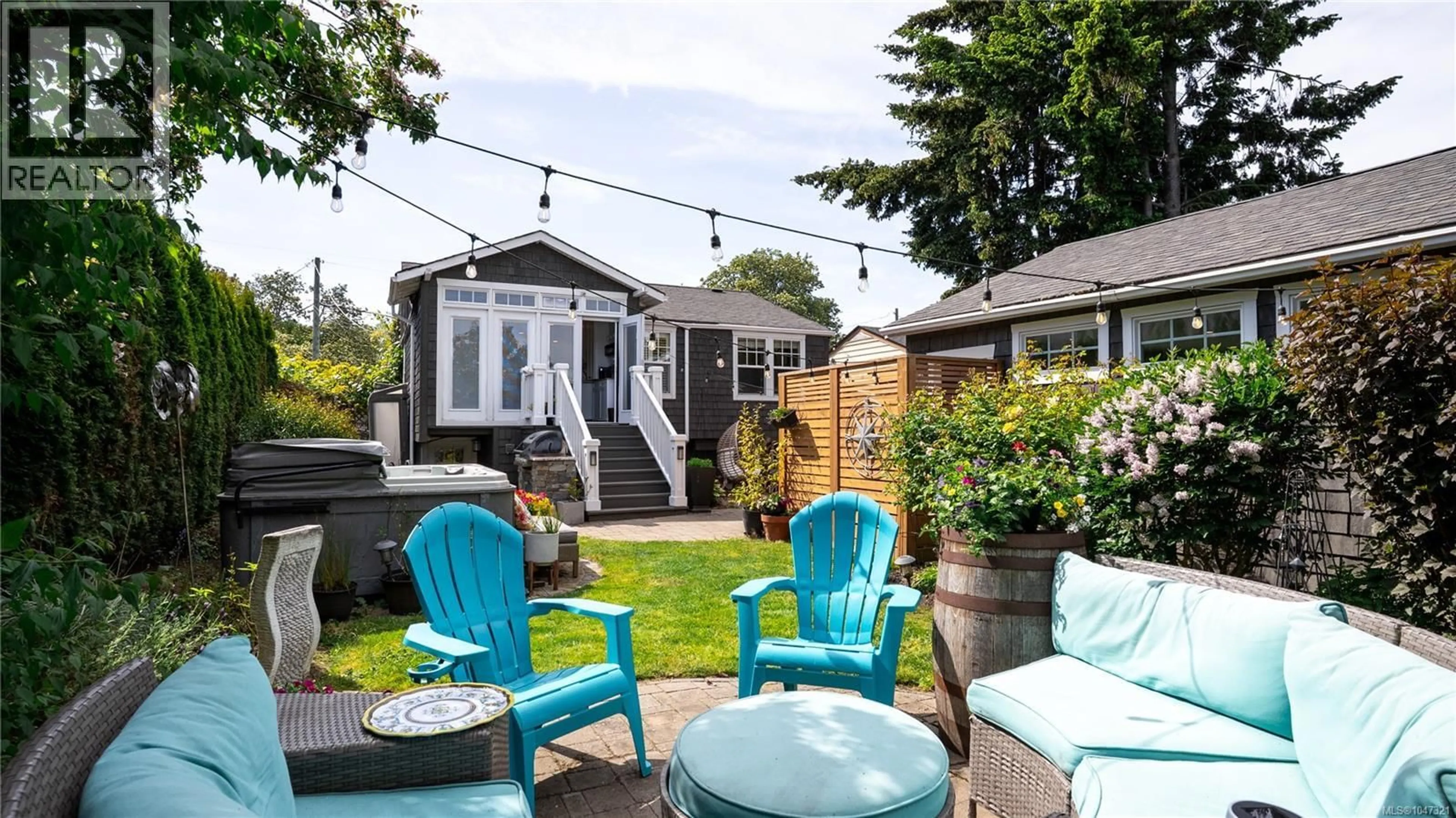 Patio, street for 1721 AMPHION STREET, Victoria British Columbia V8R4Z8