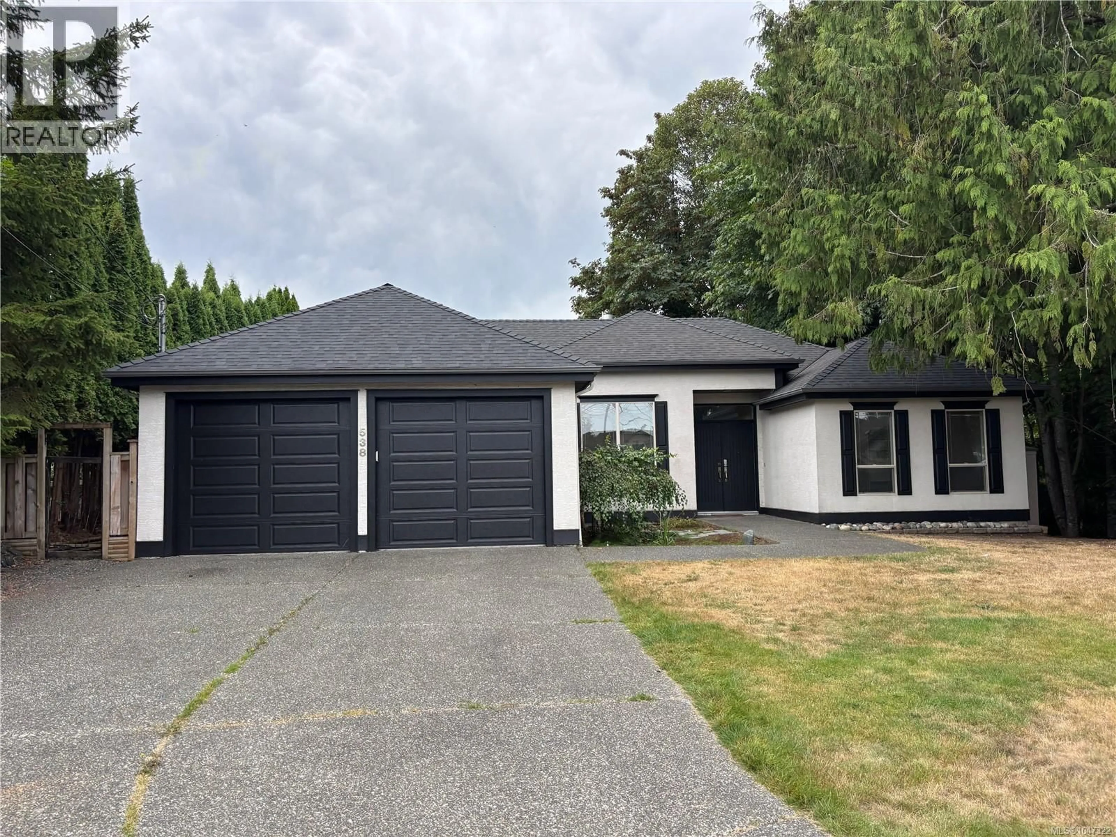 Home with vinyl exterior material, street for 538 ROWAN DRIVE, Qualicum Beach British Columbia V9K1K1