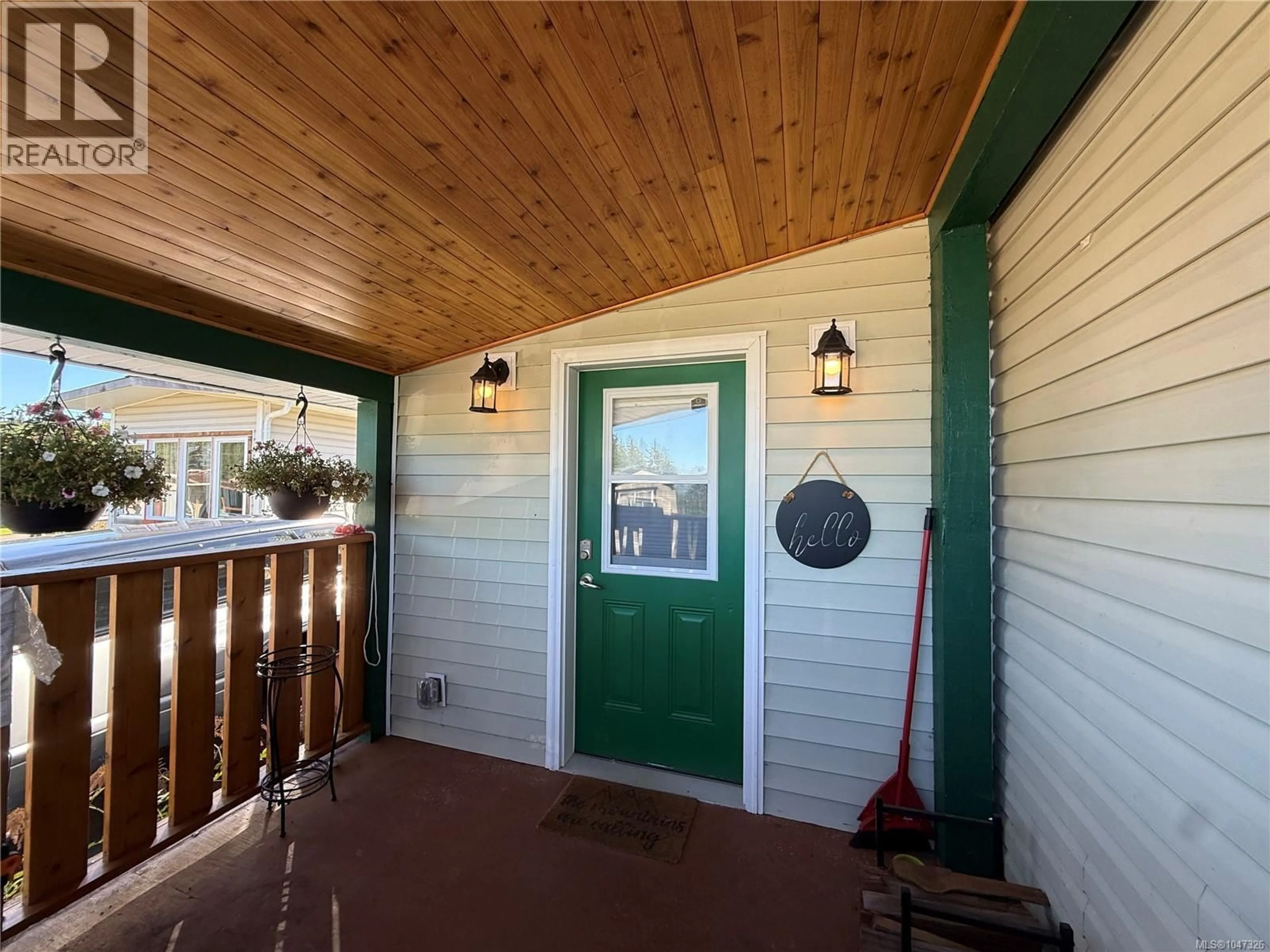 Indoor entryway for 42 - 5250 BEAVER HARBOUR ROAD, Port Hardy British Columbia V0N2P0