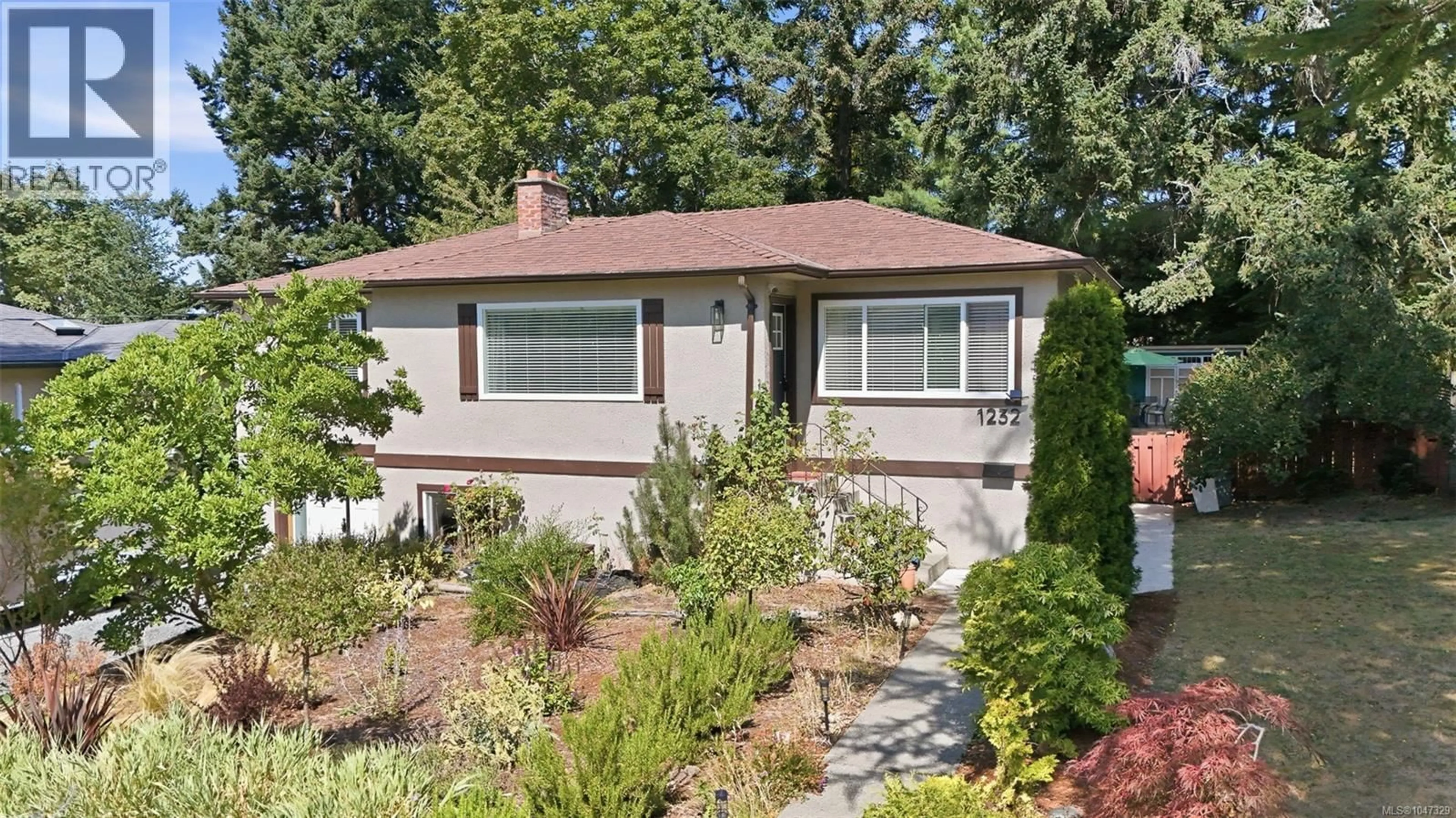 Home with vinyl exterior material, street for 1232 PEARCE CRESCENT, Saanich British Columbia V8X3S9