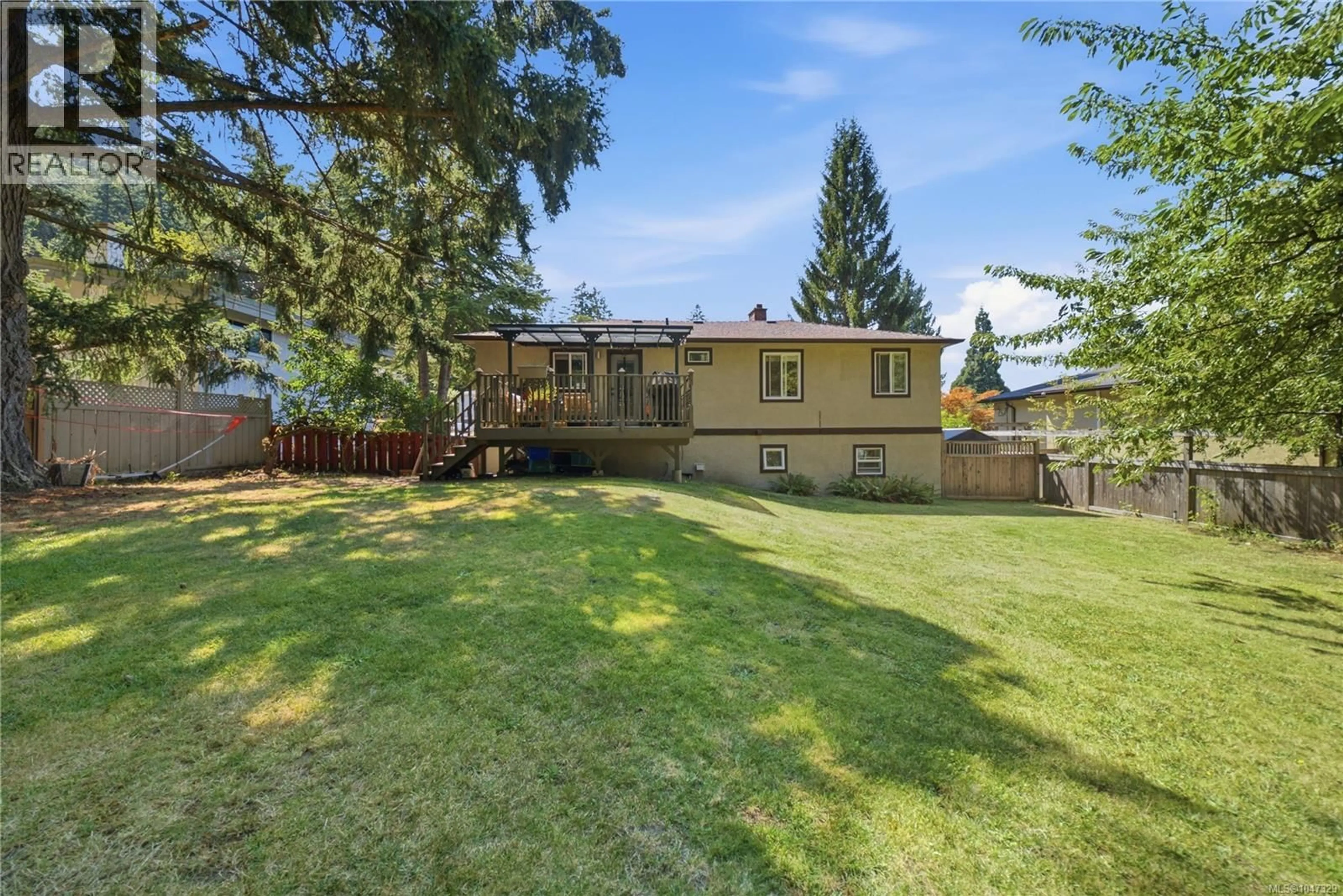 A pic from outside/outdoor area/front of a property/back of a property/a pic from drone, mountain view for 1232 PEARCE CRESCENT, Saanich British Columbia V8X3S9