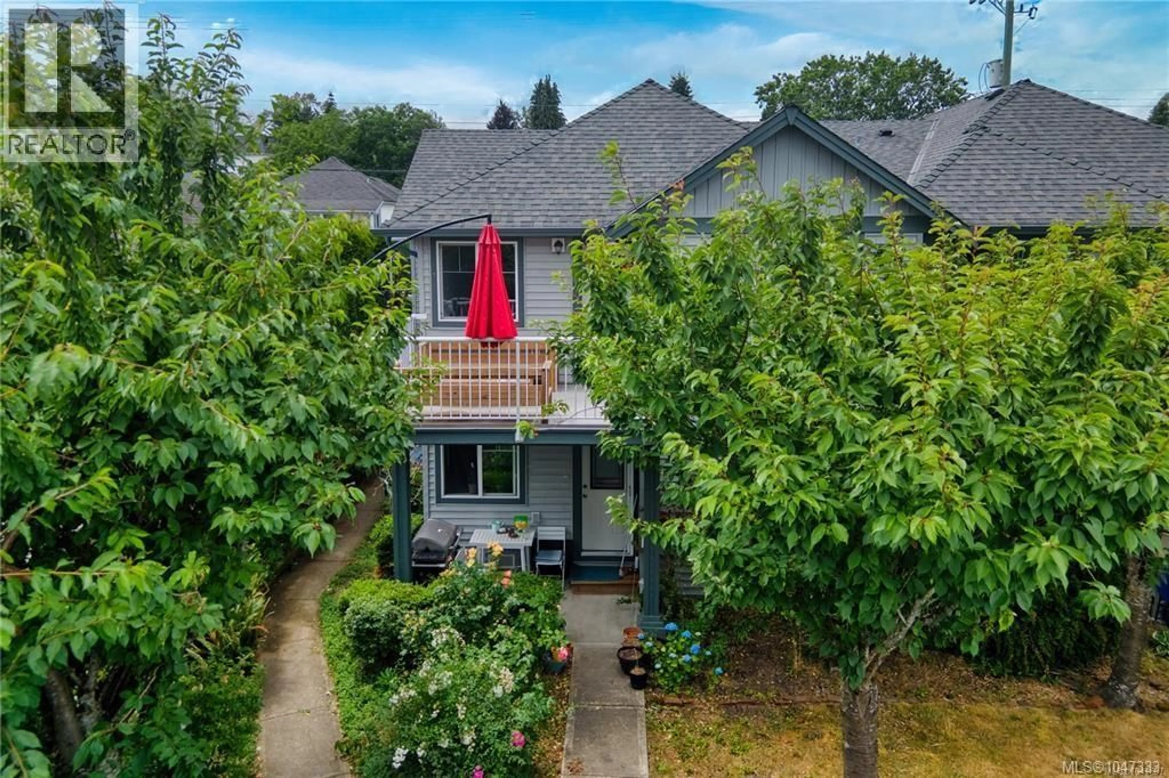 A pic from outside/outdoor area/front of a property/back of a property/a pic from drone, street for 202 - 211 VICTORIA ROAD, Nanaimo British Columbia V9R4P7
